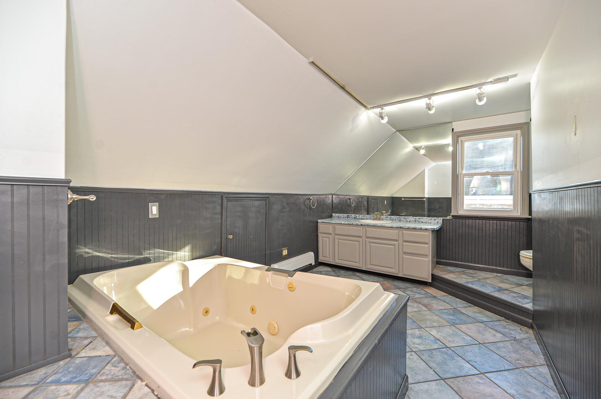 43 Belmont St, Manchester NH 03103-4210 exterior