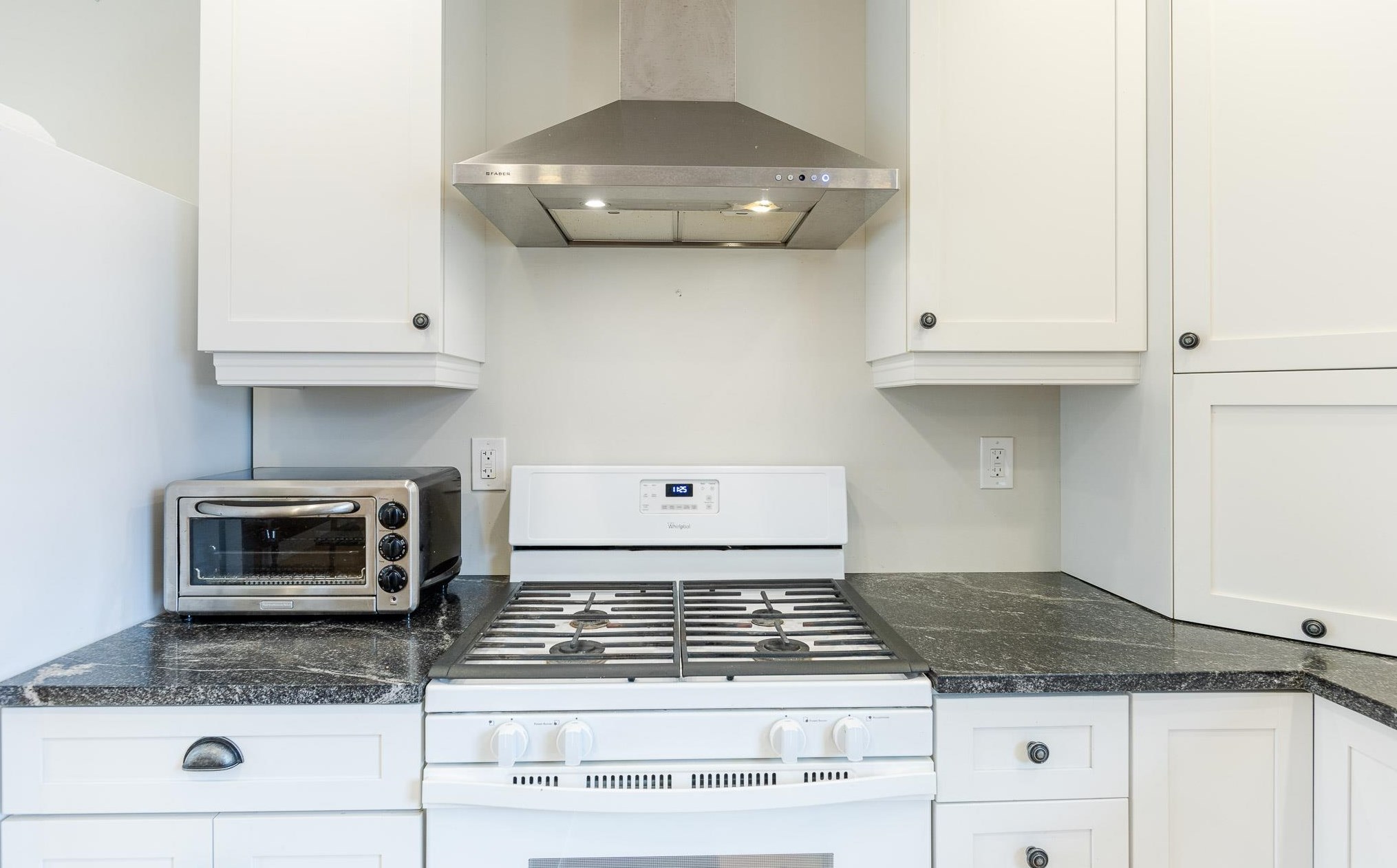 18 Prospect Hill Rd, Walpole NH  03608-4720 exterior