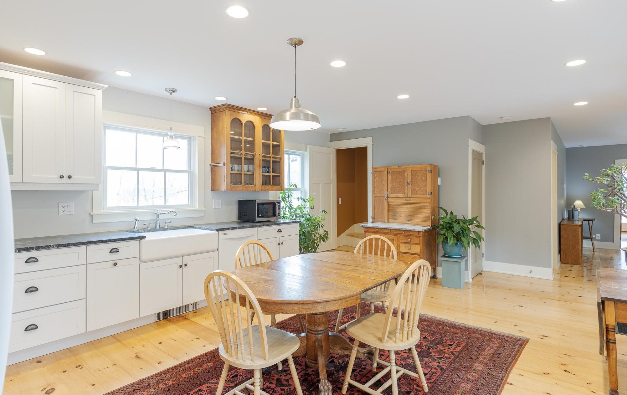 18 Prospect Hill Rd, Walpole NH  03608-4720 exterior