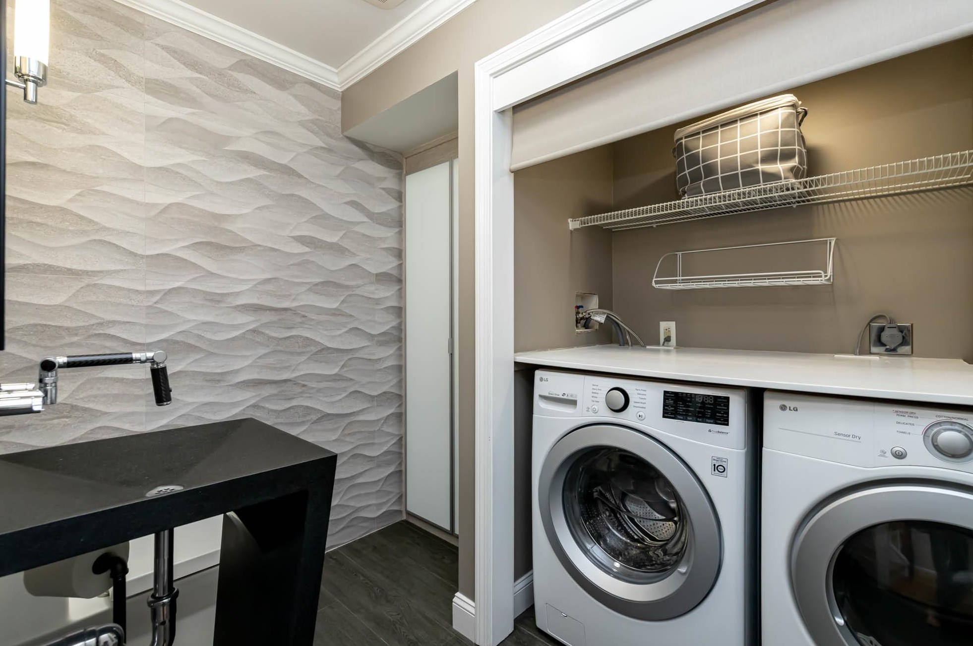 25 Hawthorne Vlg Rd, Nashua NH 03062-2274 exterior