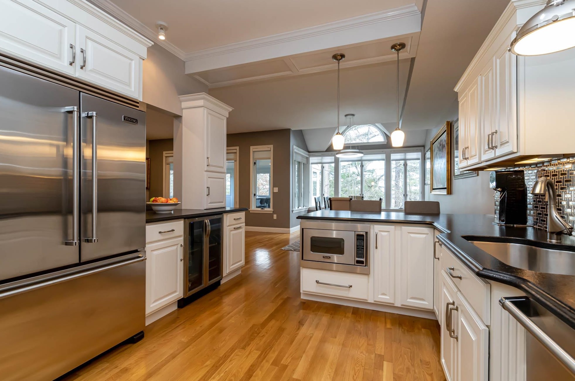 25 Hawthorne Vlg Rd, Nashua NH 03062-2274 exterior