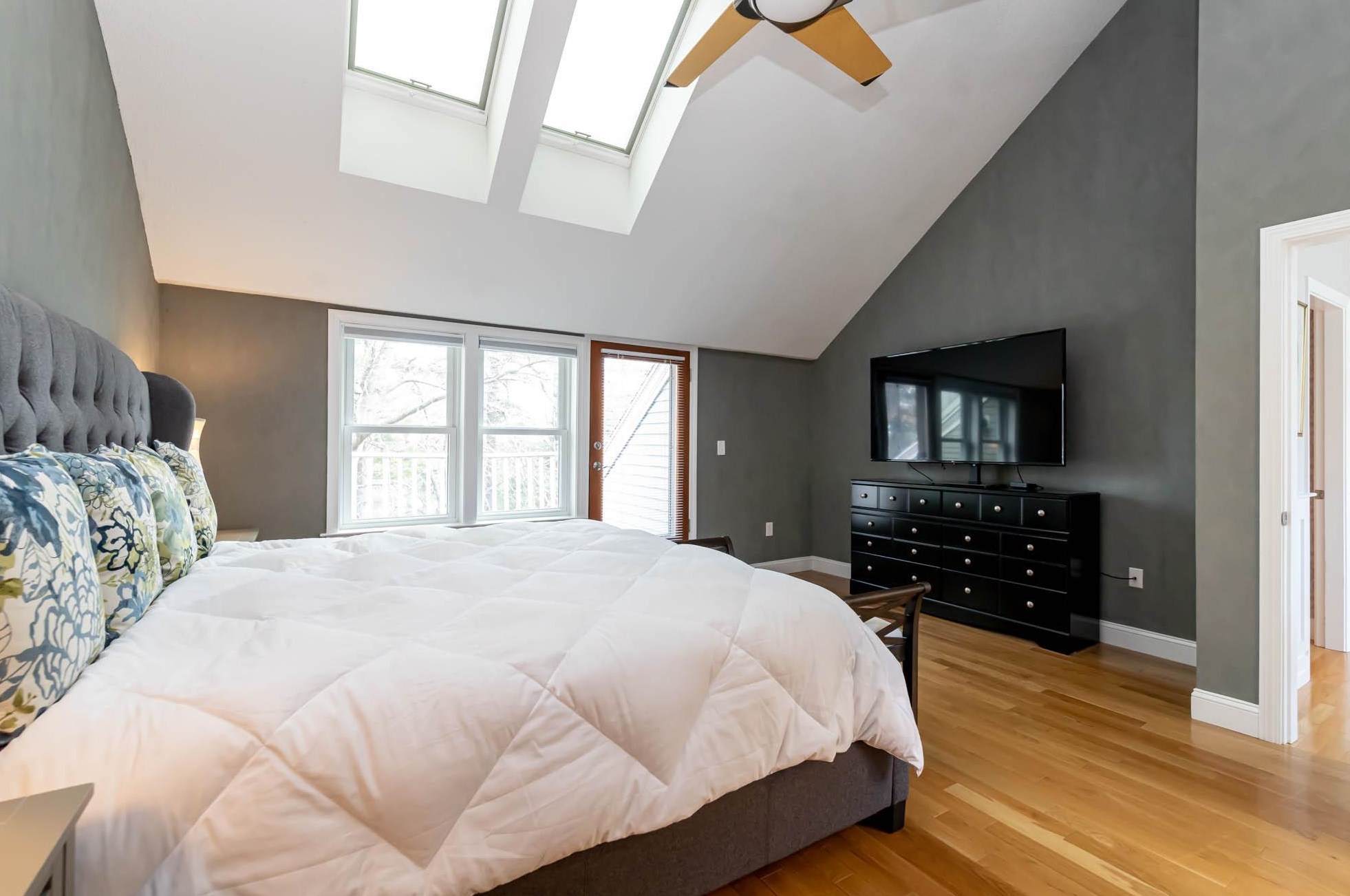 25 Hawthorne Vlg Rd, Nashua NH 03062-2274 exterior