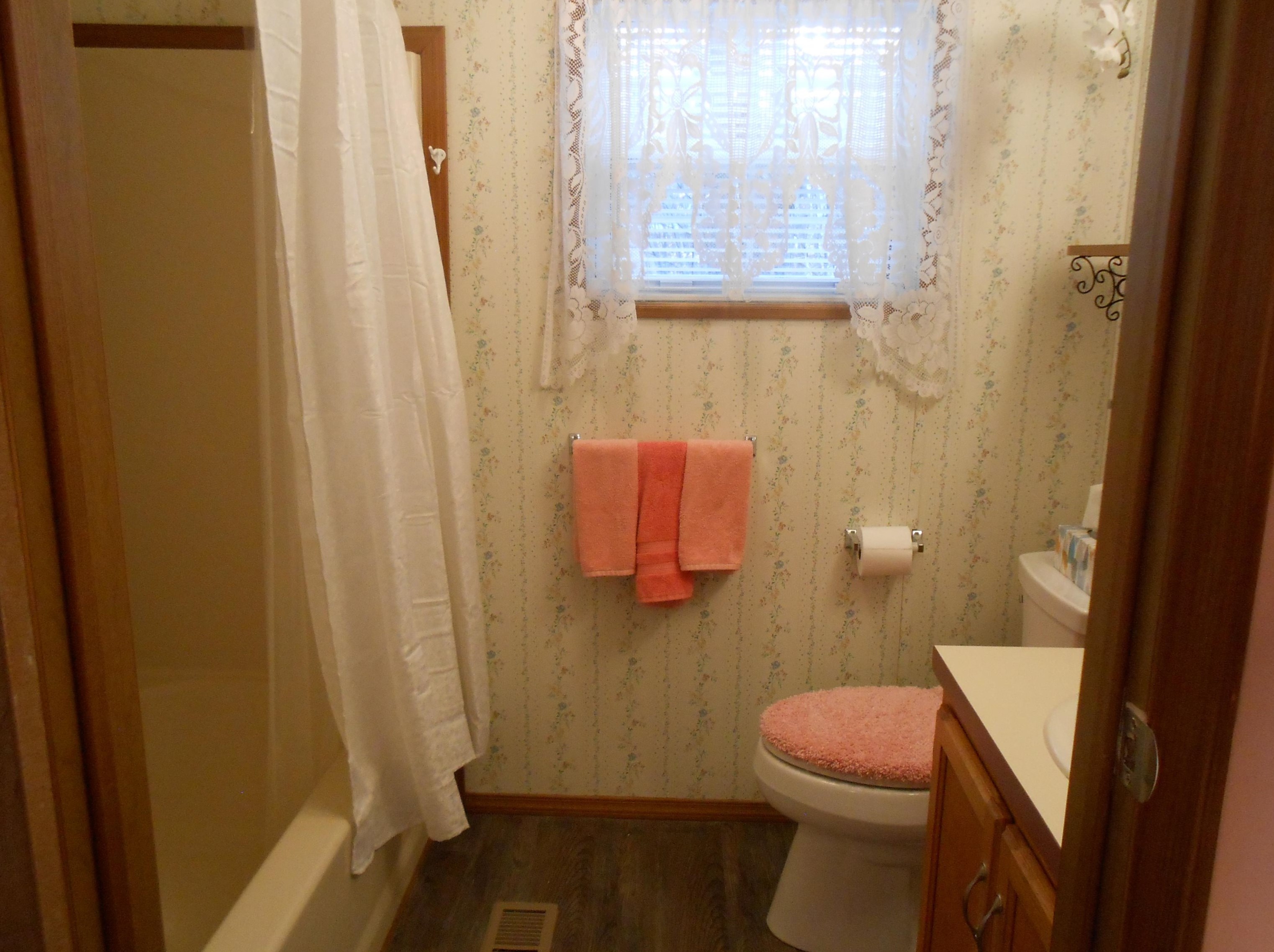 2 Kenyann Dr, Tuftonboro NH  03894-4822 exterior