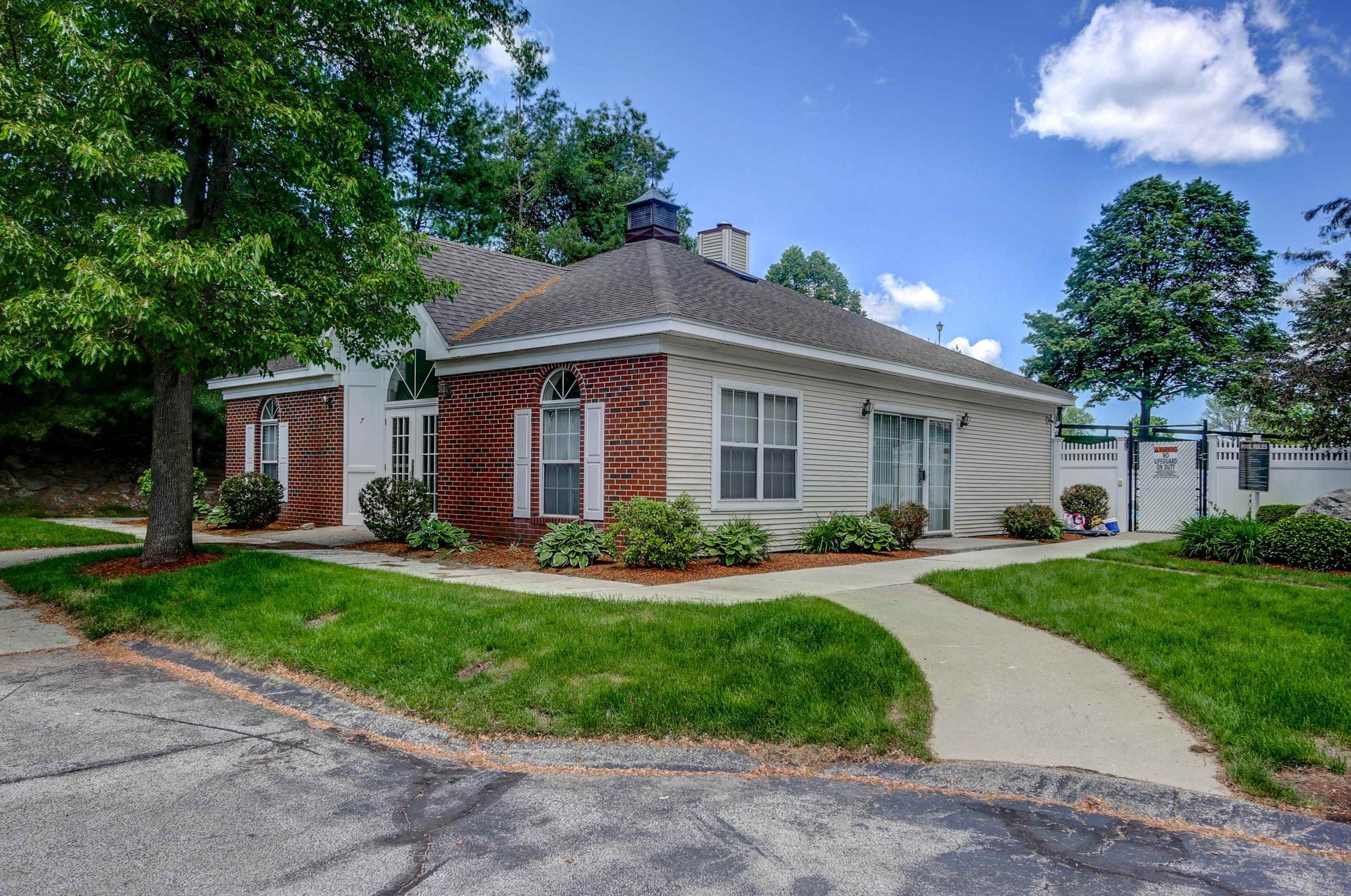 94 Middlesex Rd, Merrimack NH 03054-2769 exterior