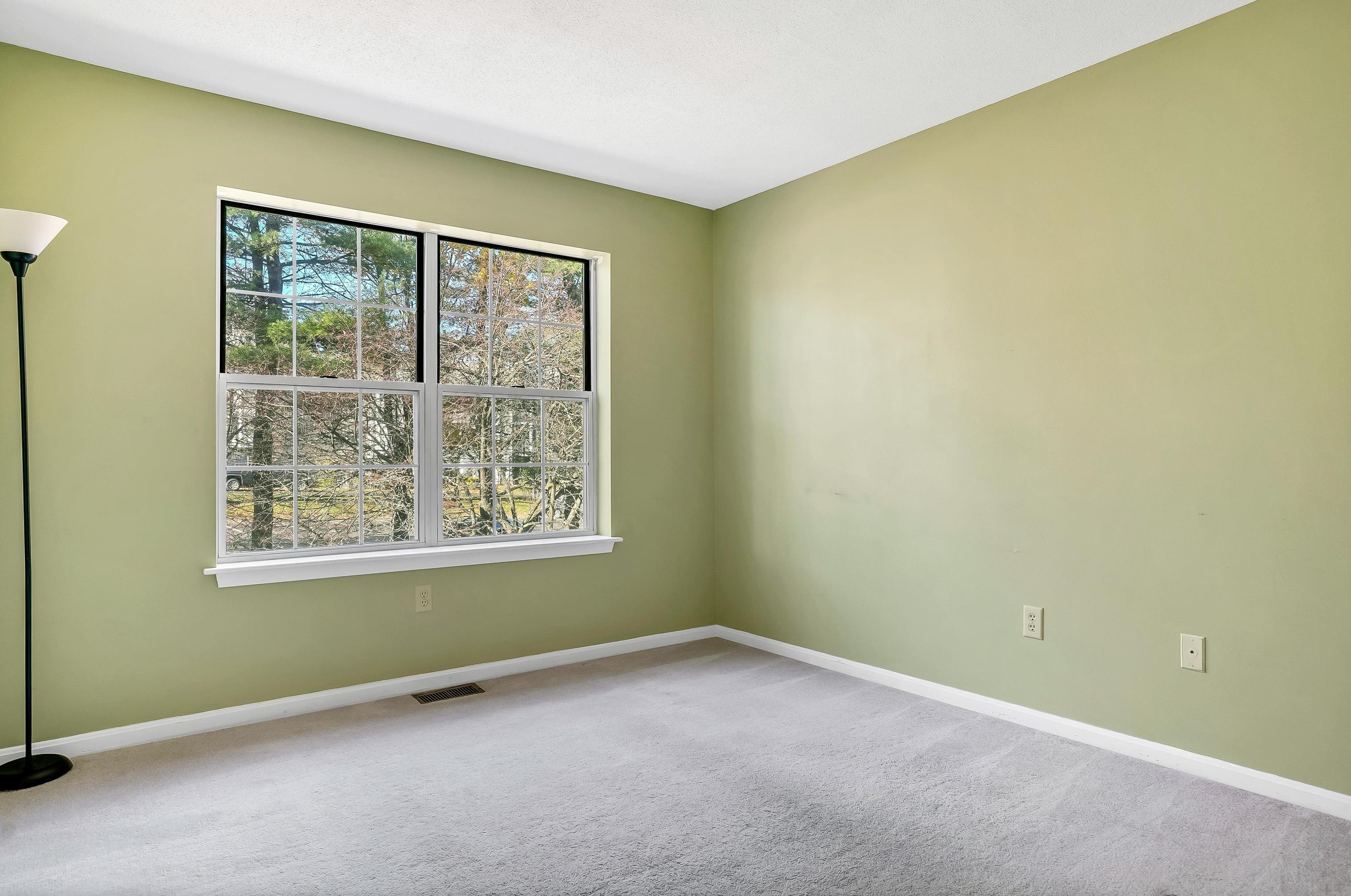 94 Middlesex Rd, Merrimack NH 03054-2769 exterior