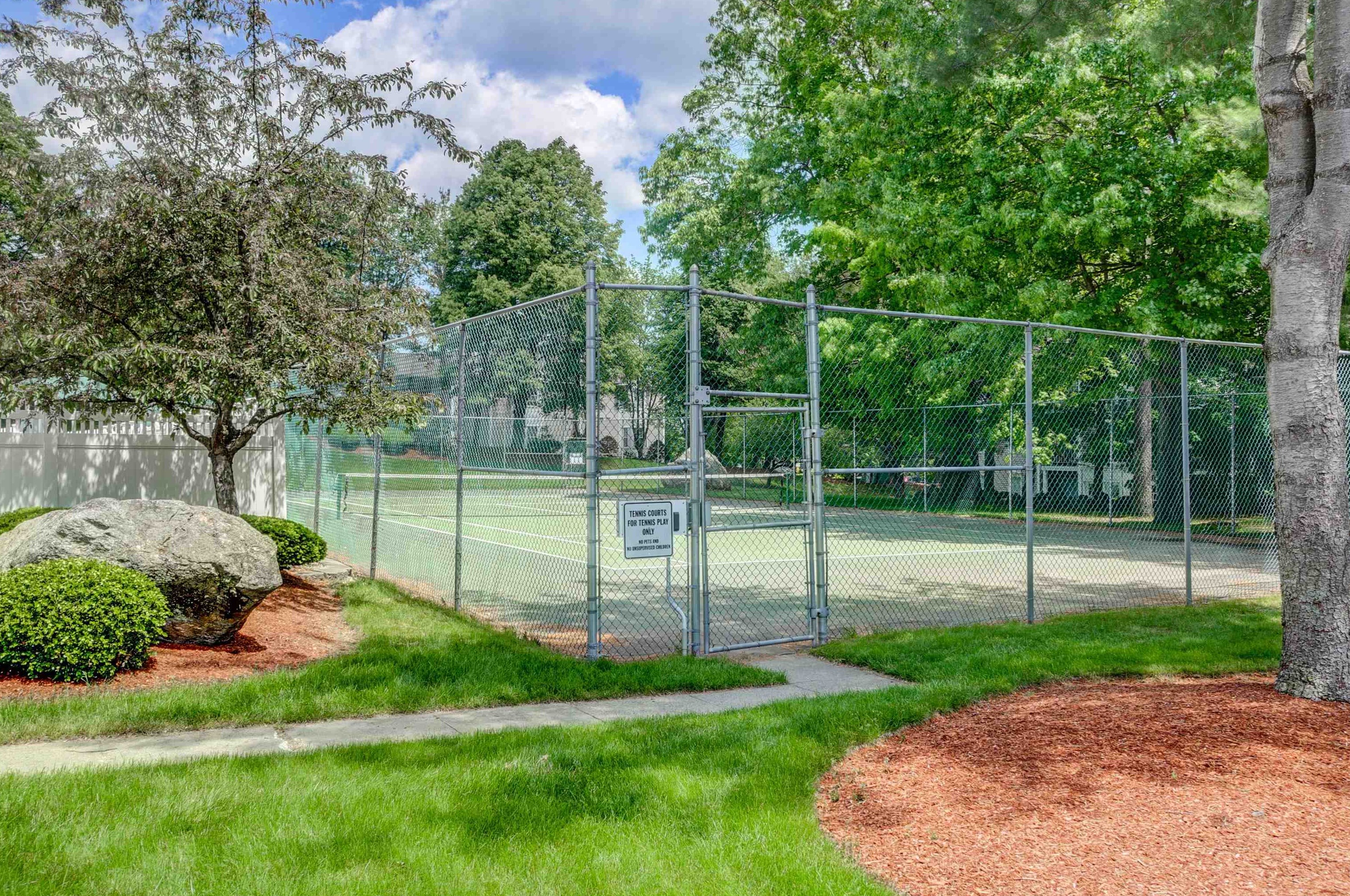 94 Middlesex Rd, Merrimack NH 03054-2769 exterior