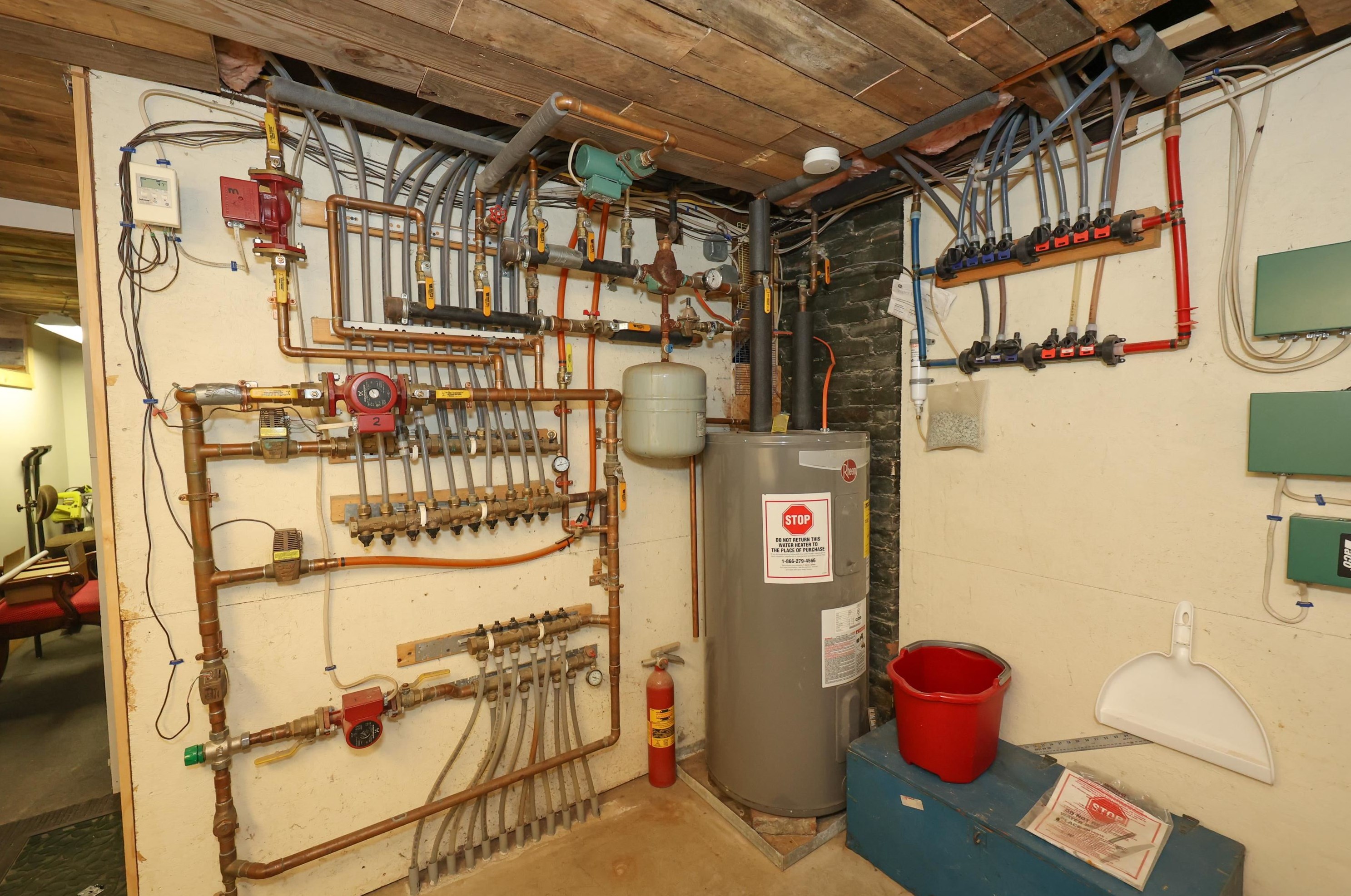 19 Maple St, Manchester NH  03106-1509 exterior