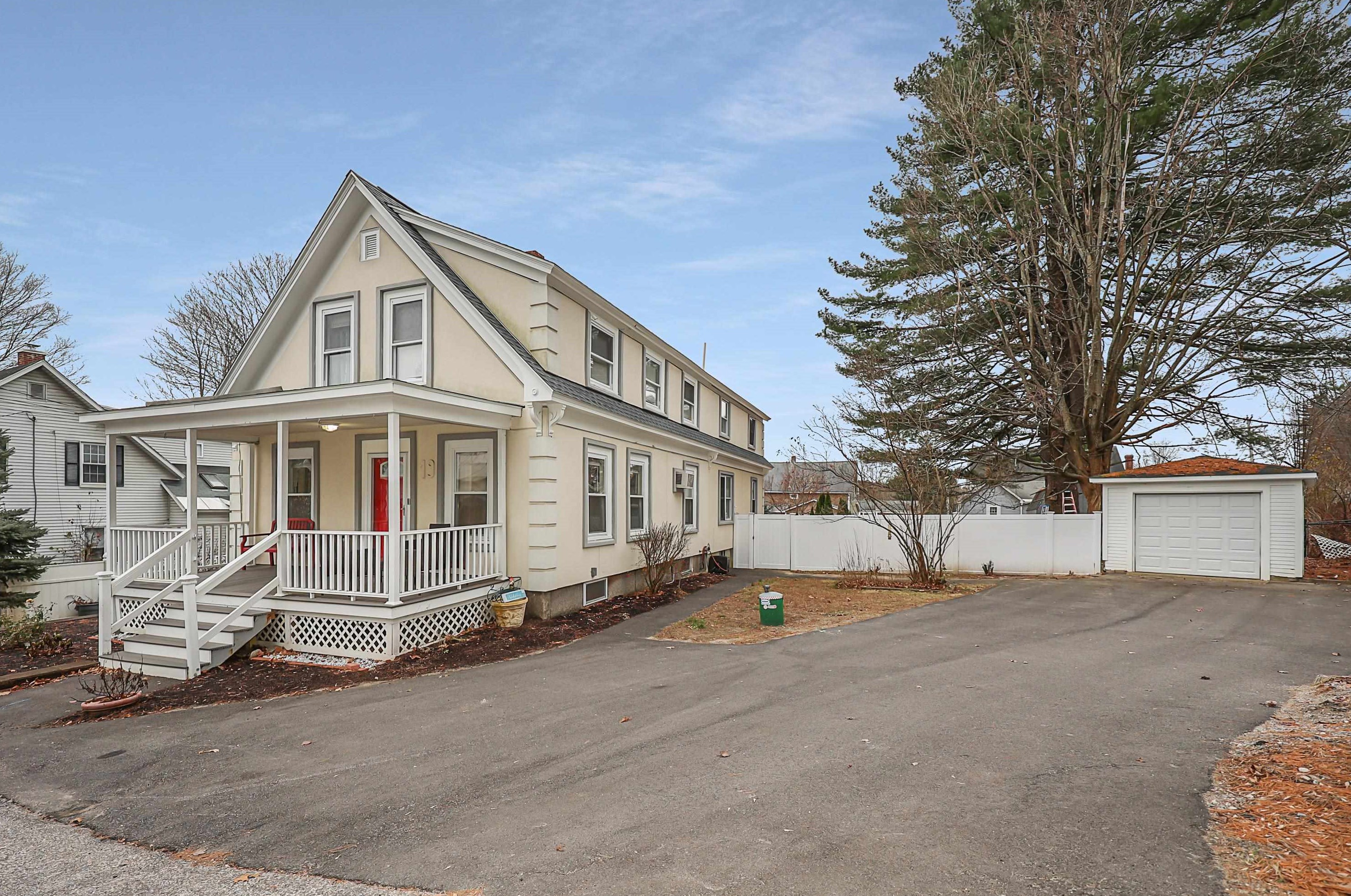 19 Maple St, Manchester NH  03106-1509 exterior