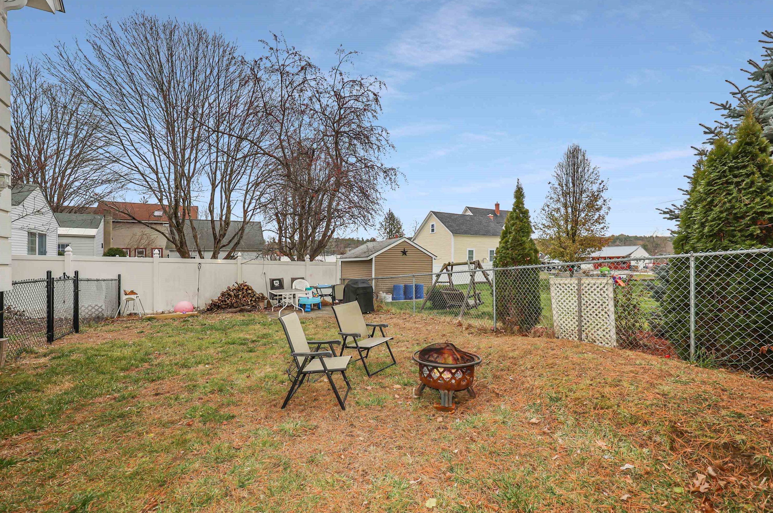 19 Maple St, Manchester NH  03106-1509 exterior