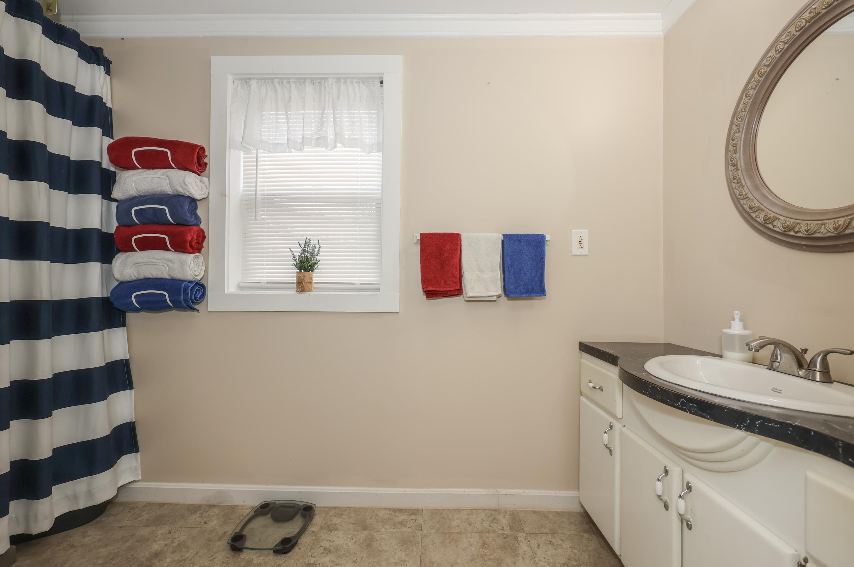 19 Maple St, Manchester NH  03106-1509 exterior