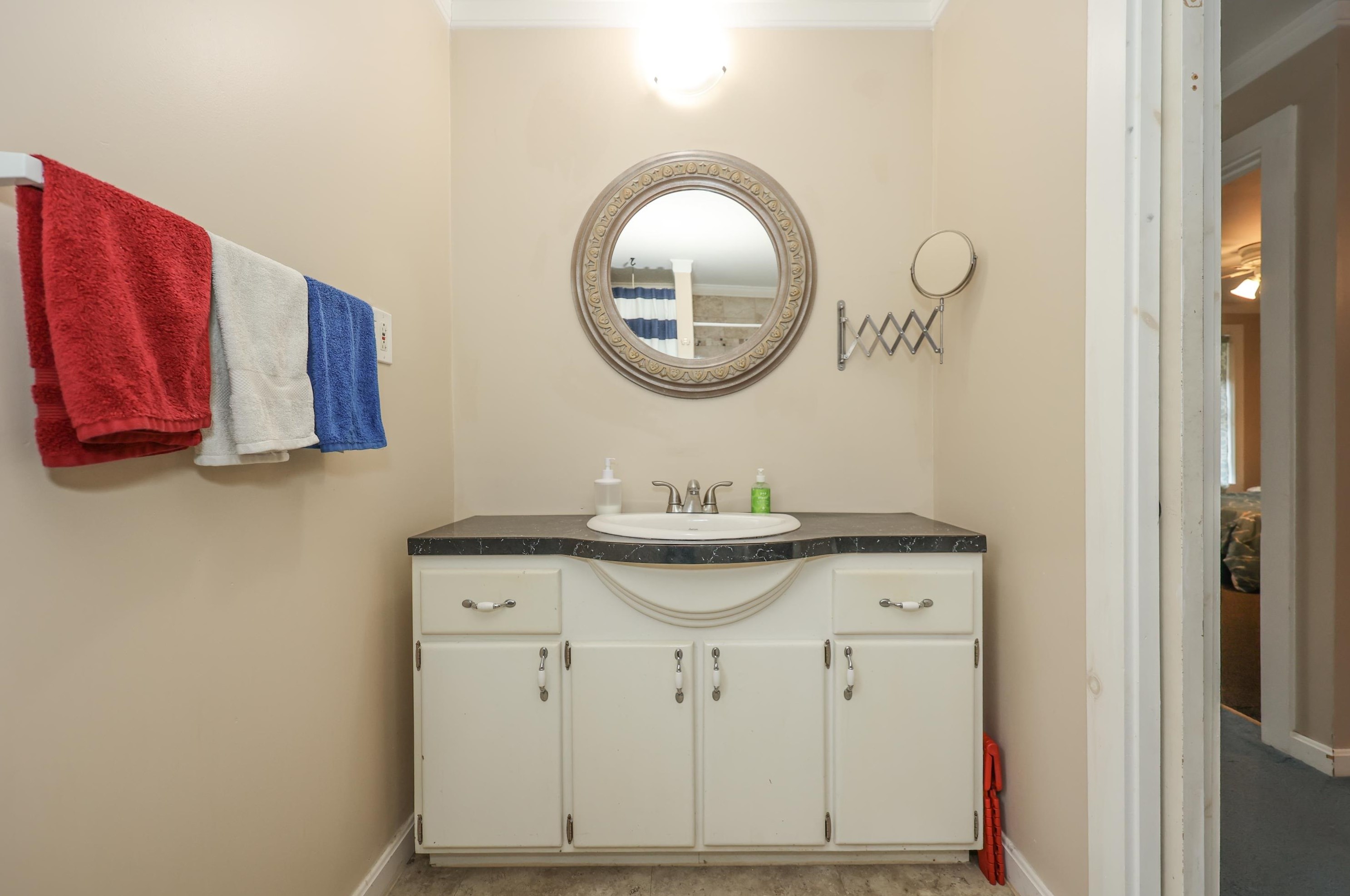 19 Maple St, Manchester NH  03106-1509 exterior