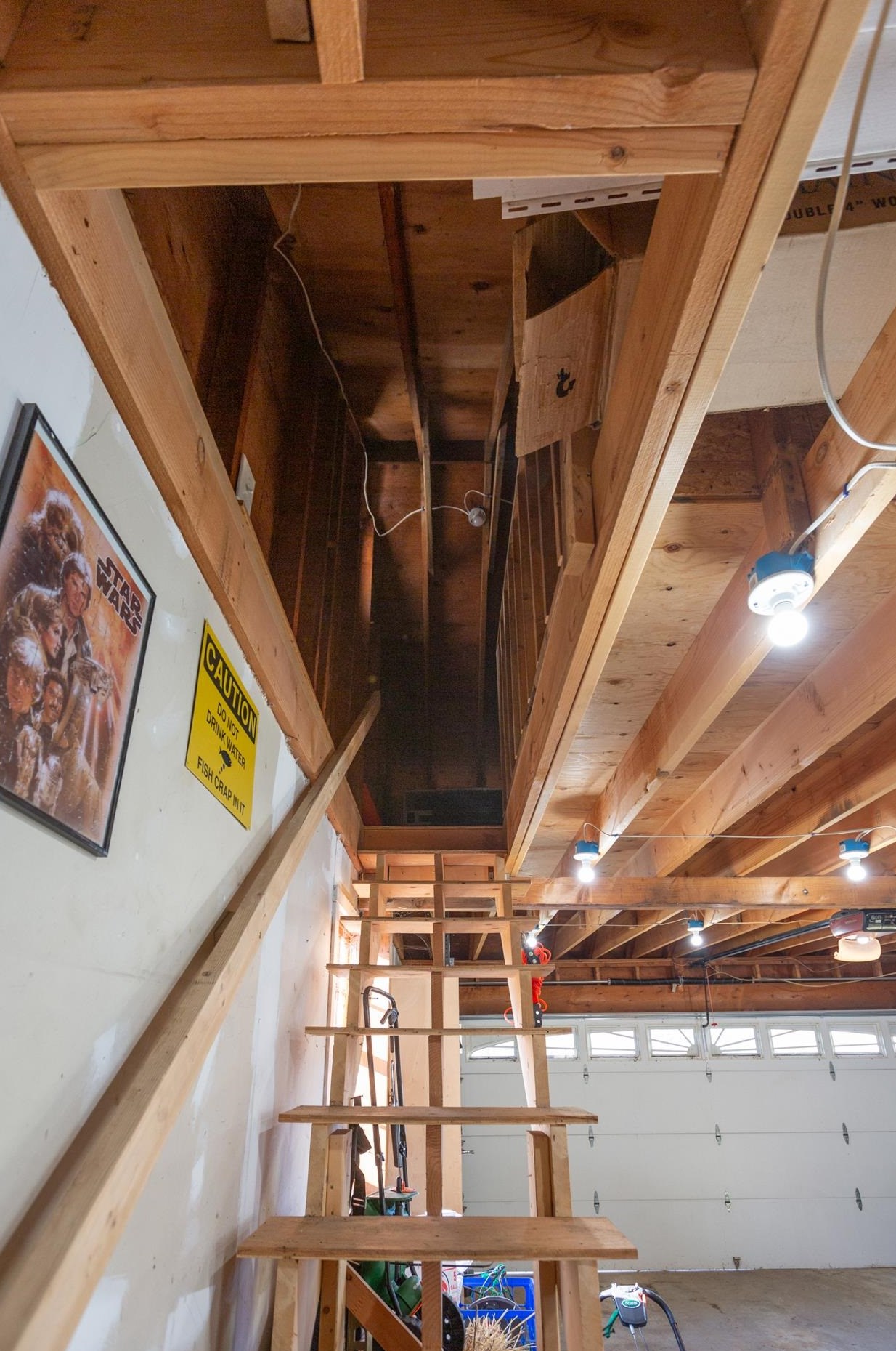 129 Charles Bancroft Hwy, Hudson NH  03052-2409 exterior