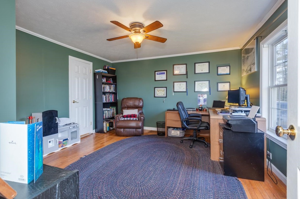 129 Charles Bancroft Hwy, Hudson NH  03052-2409 exterior