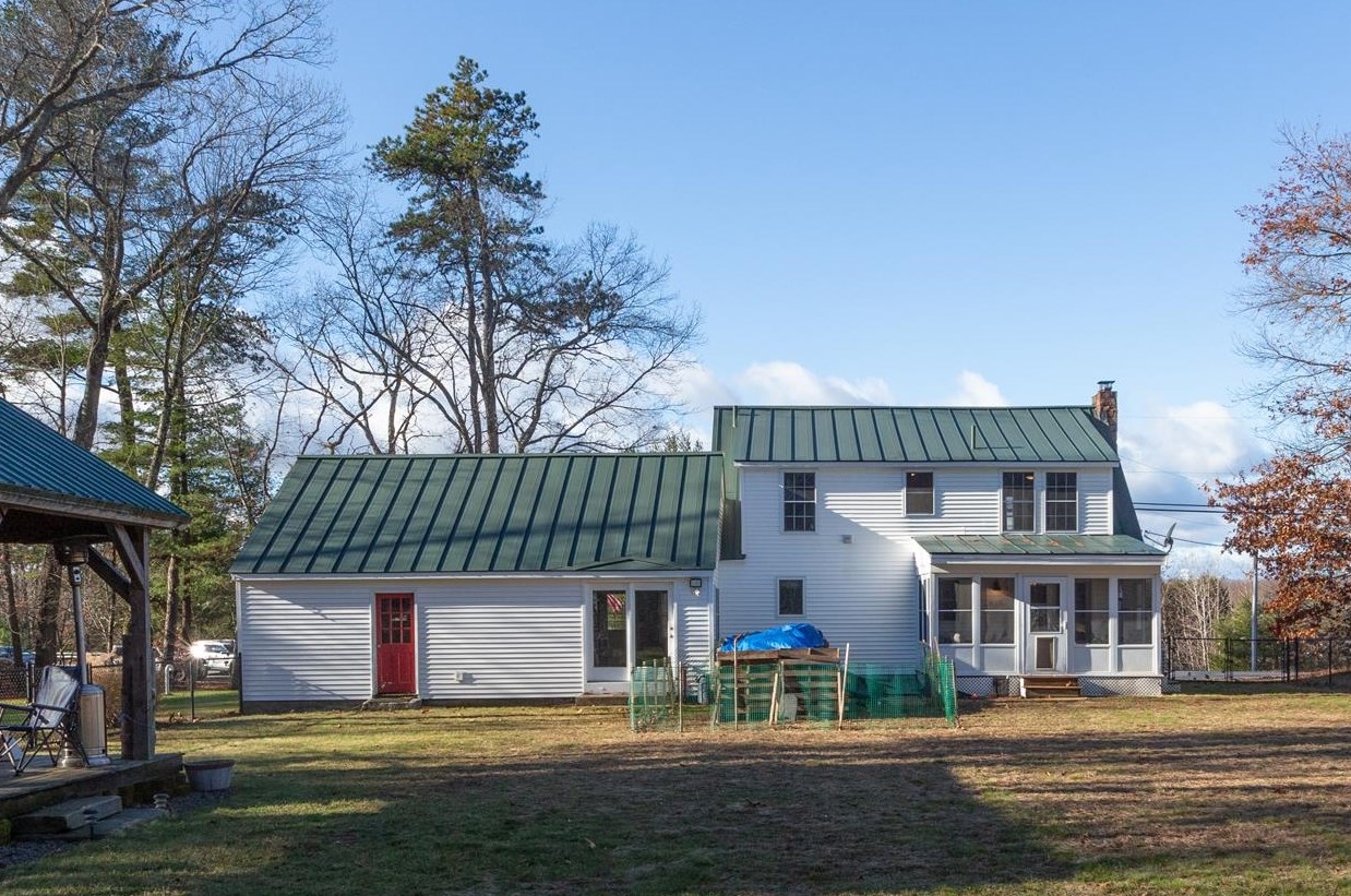 129 Charles Bancroft Hwy, Hudson NH  03052-2409 exterior