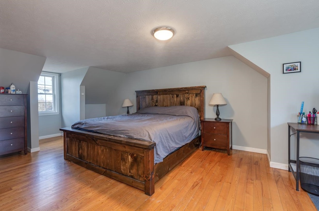 129 Charles Bancroft Hwy, Hudson NH  03052-2409 exterior