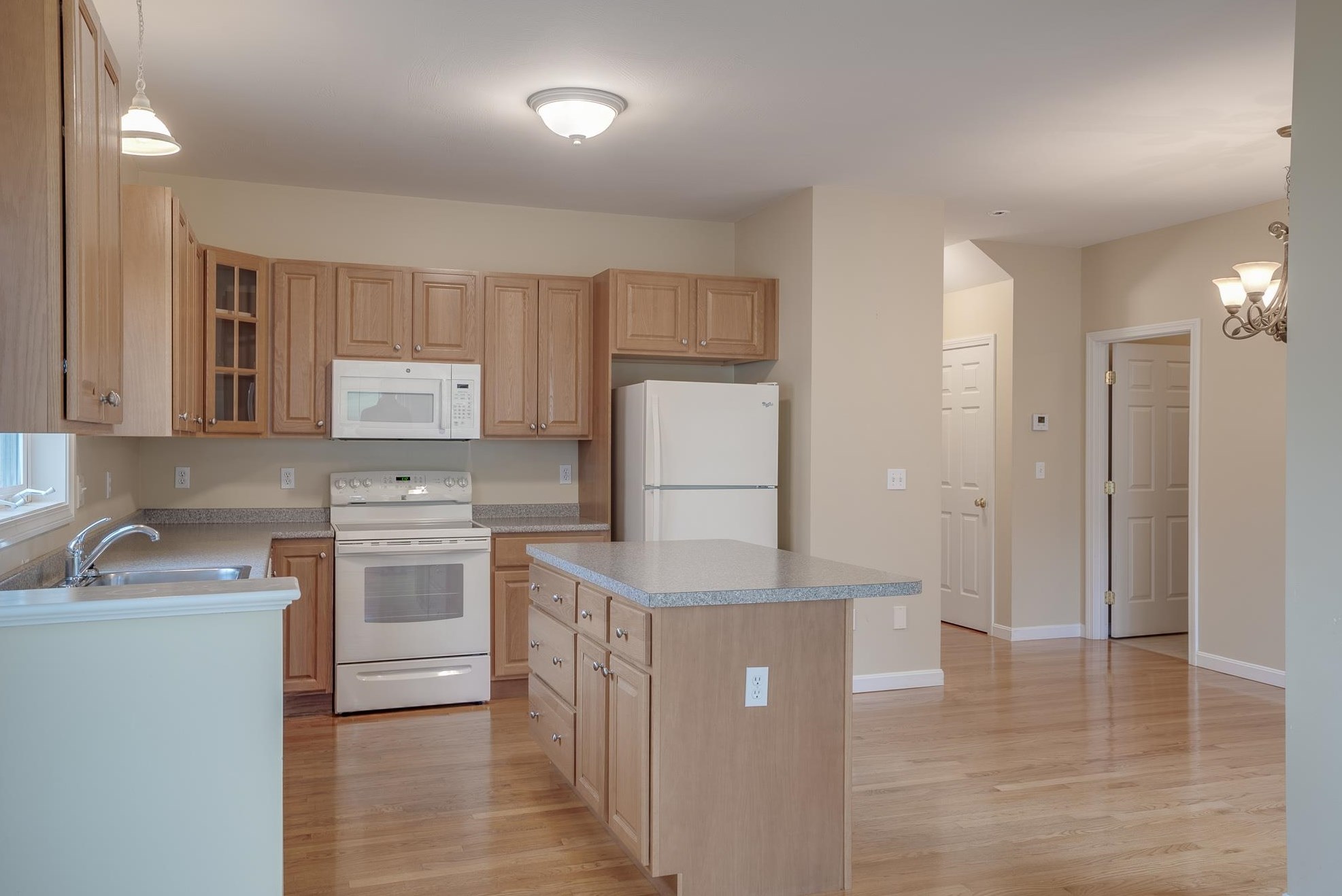 27 Stearns Ln, Merrimack NH 03054-6402 exterior