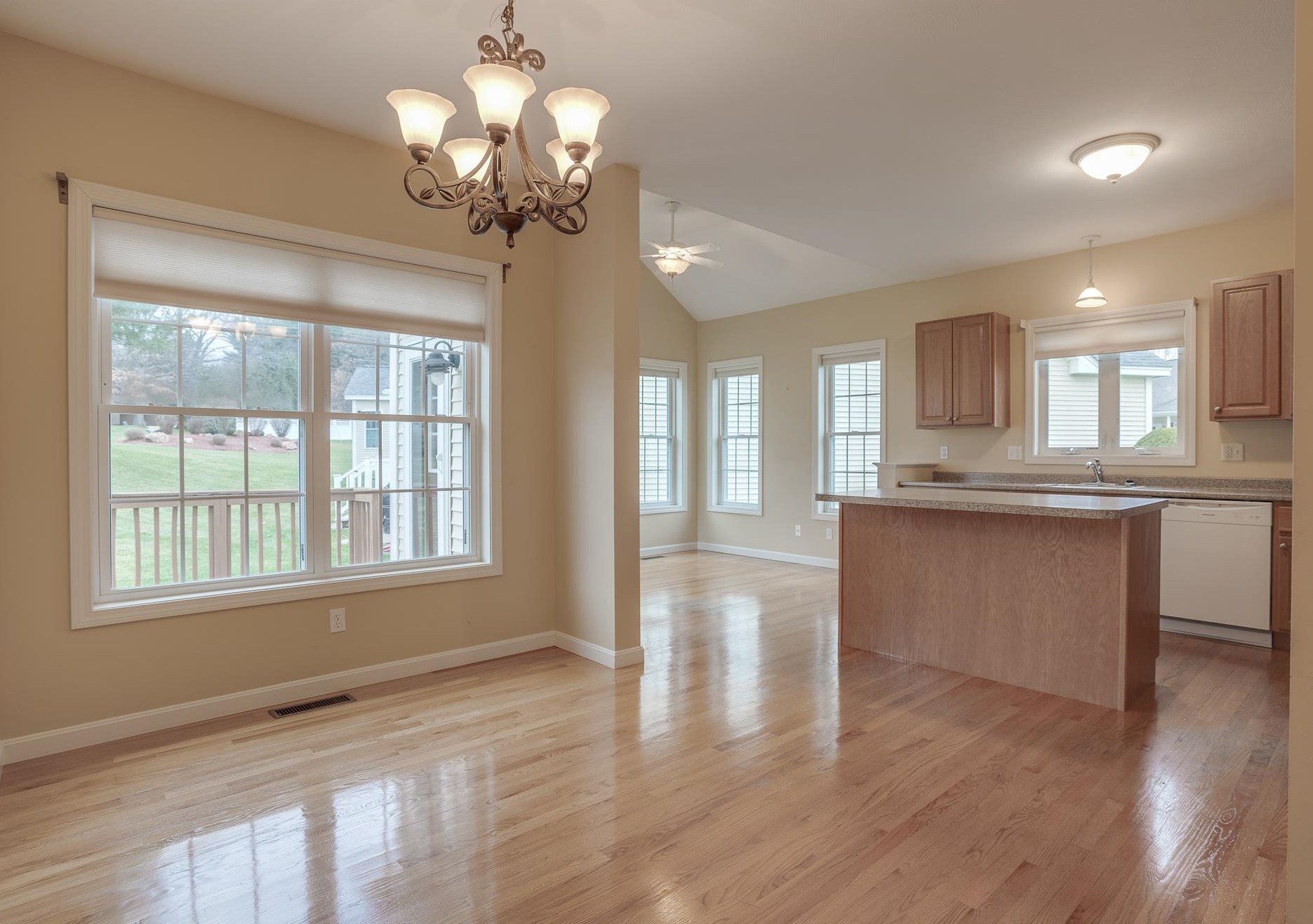 27 Stearns Ln, Merrimack NH 03054-6402 exterior