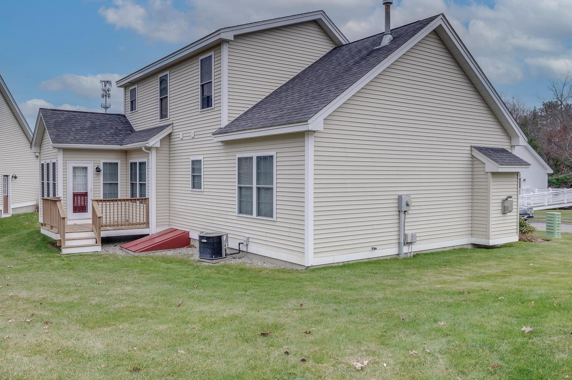 27 Stearns Ln, Merrimack NH 03054-6402 exterior