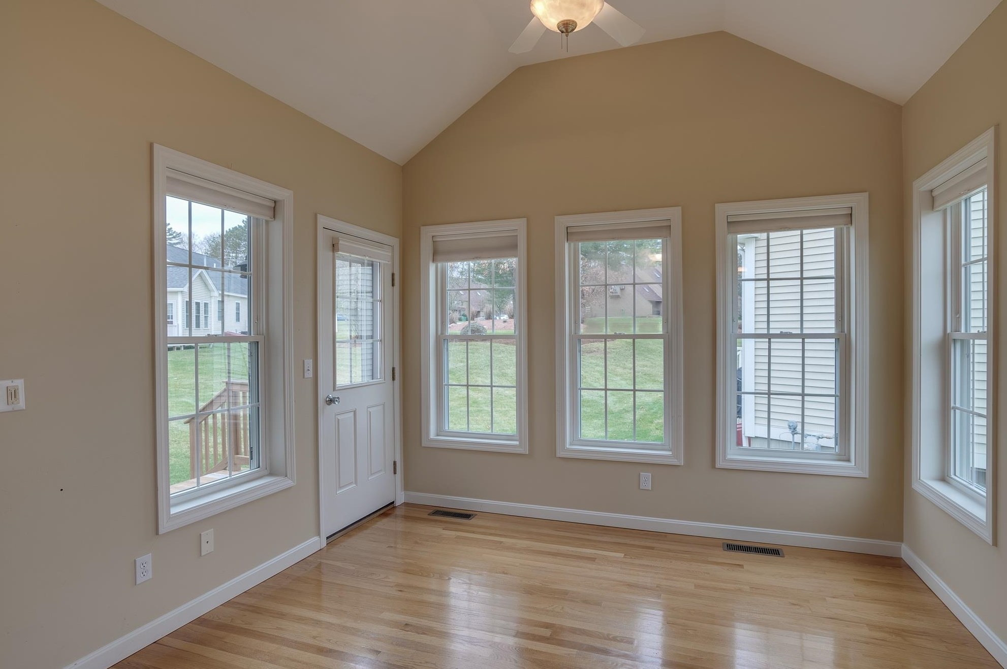 27 Stearns Ln, Merrimack NH 03054-6402 exterior