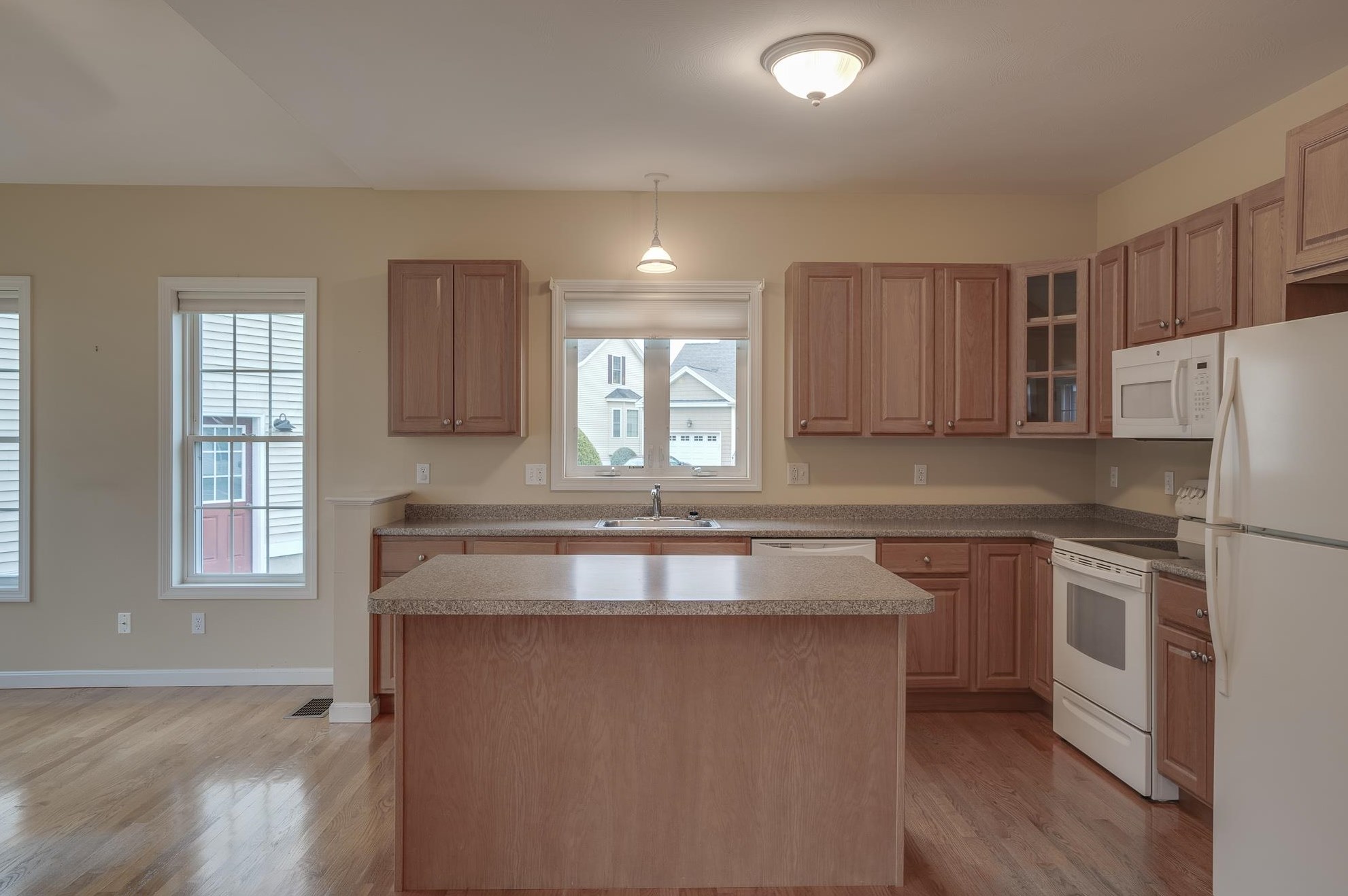 27 Stearns Ln, Merrimack NH 03054-6402 exterior