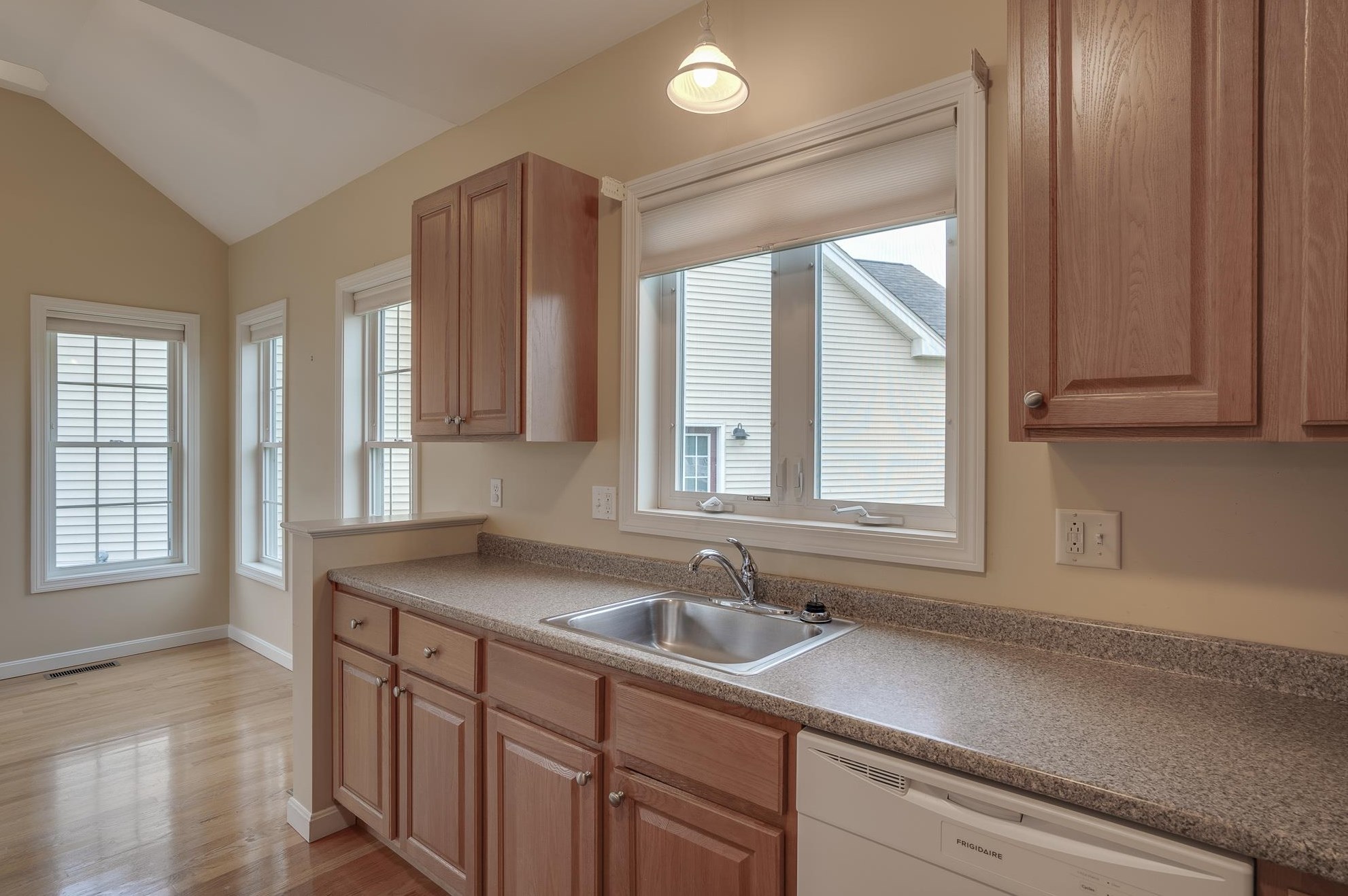 27 Stearns Ln, Merrimack NH 03054-6402 exterior