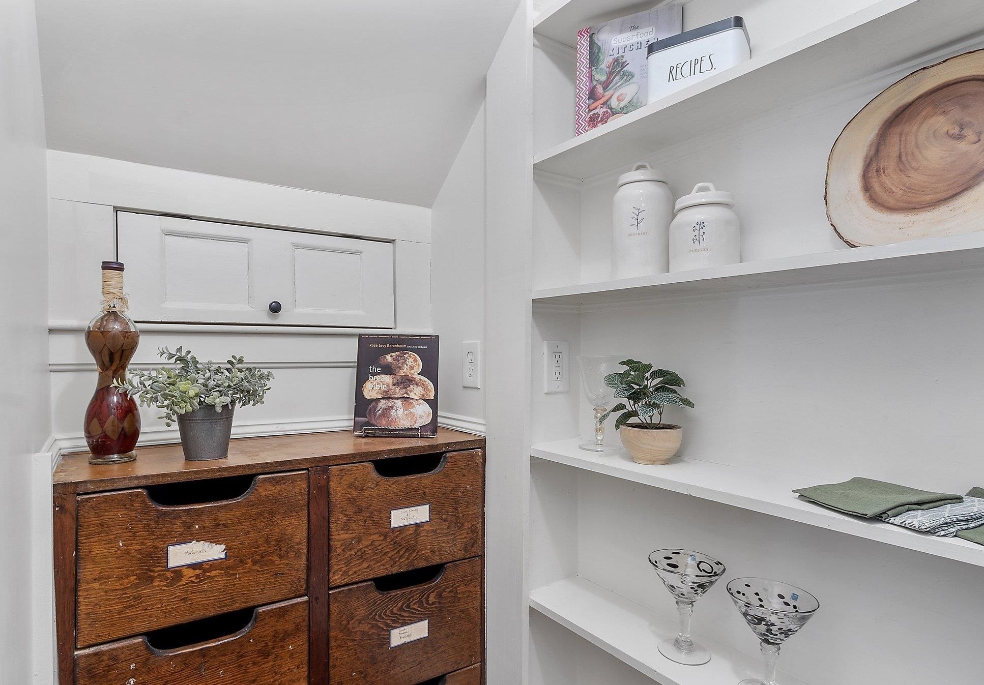 132 Range Rd, Windham NH  03087-2400 exterior