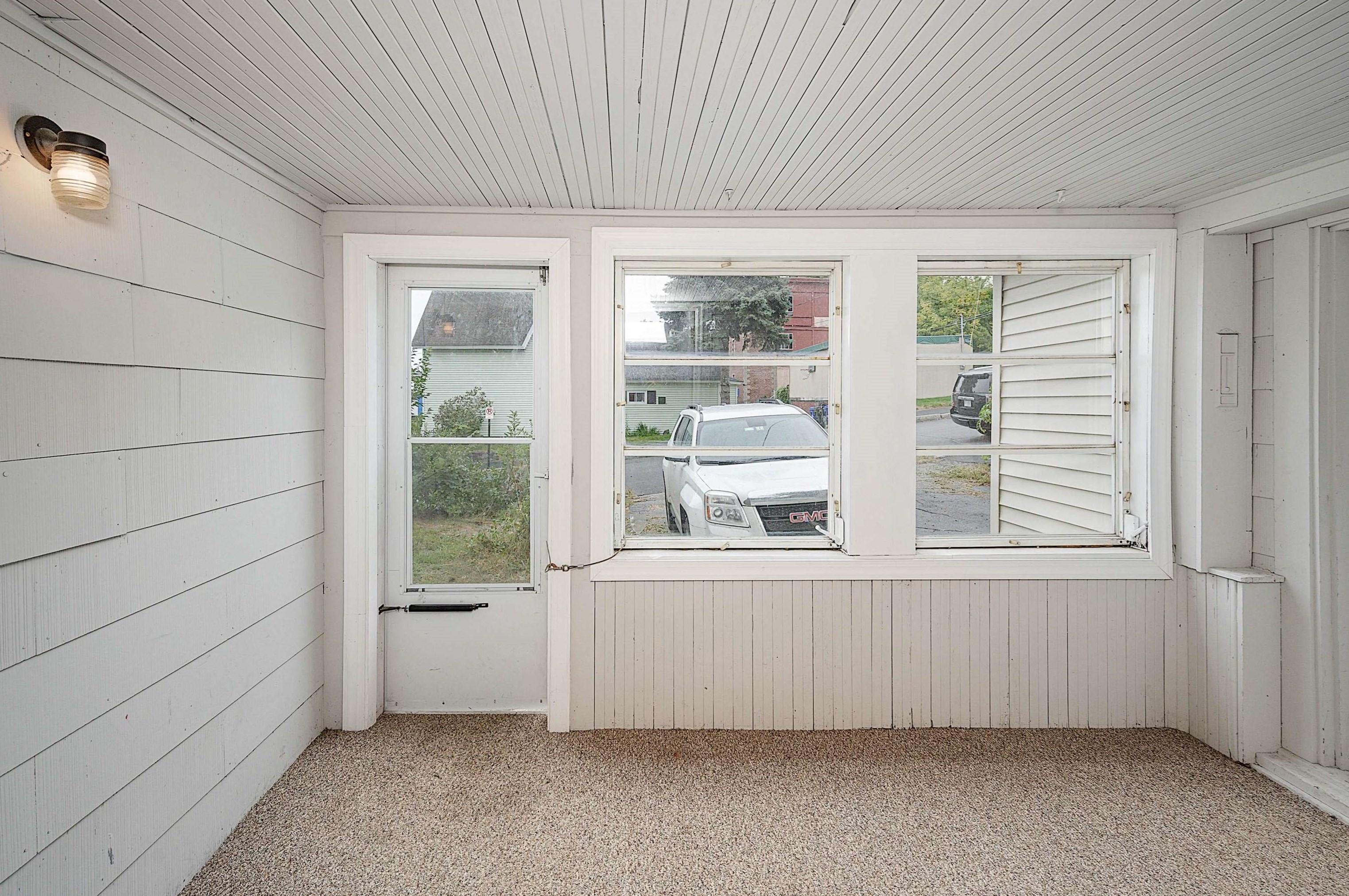 318 Main St, Manchester NH  03102-4032 exterior