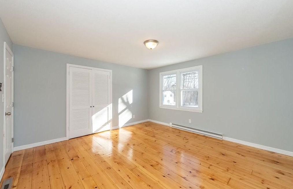 6 Thomas St, Rochester NH  03867-4345 exterior