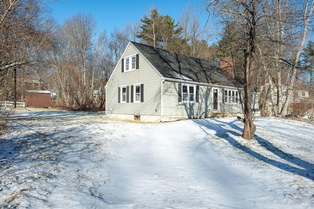 6 Thomas St, Rochester NH  03867-4345 exterior