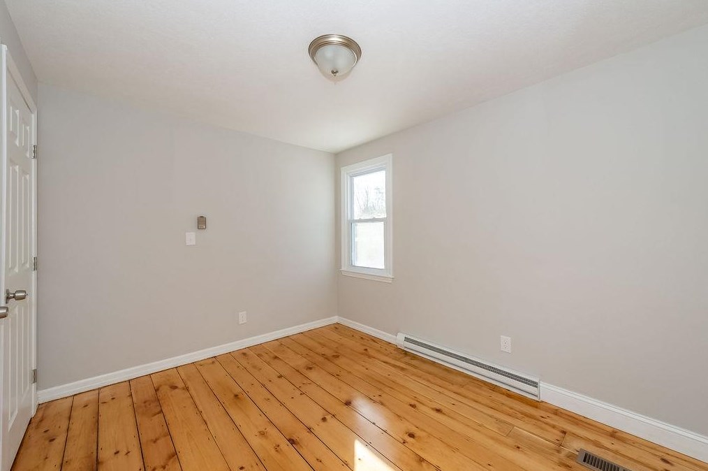 6 Thomas St, Rochester NH  03867-4345 exterior