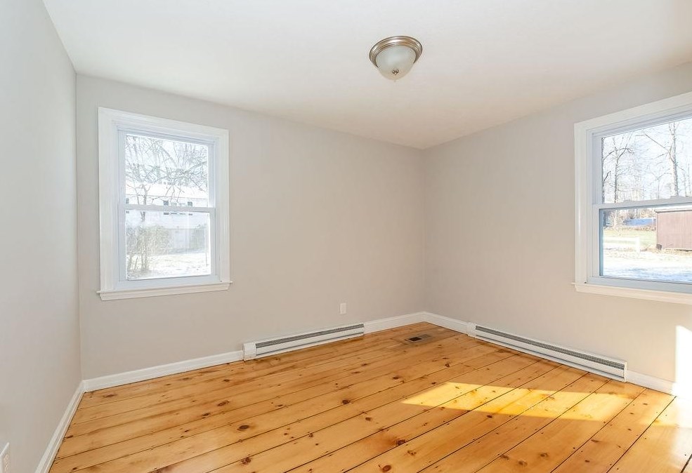 6 Thomas St, Rochester NH  03867-4345 exterior