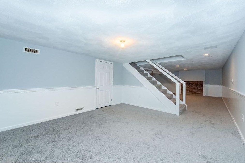 6 Thomas St, Rochester NH  03867-4345 exterior