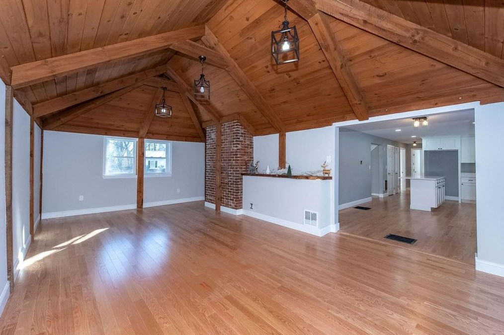 6 Thomas St, Rochester NH  03867-4345 exterior