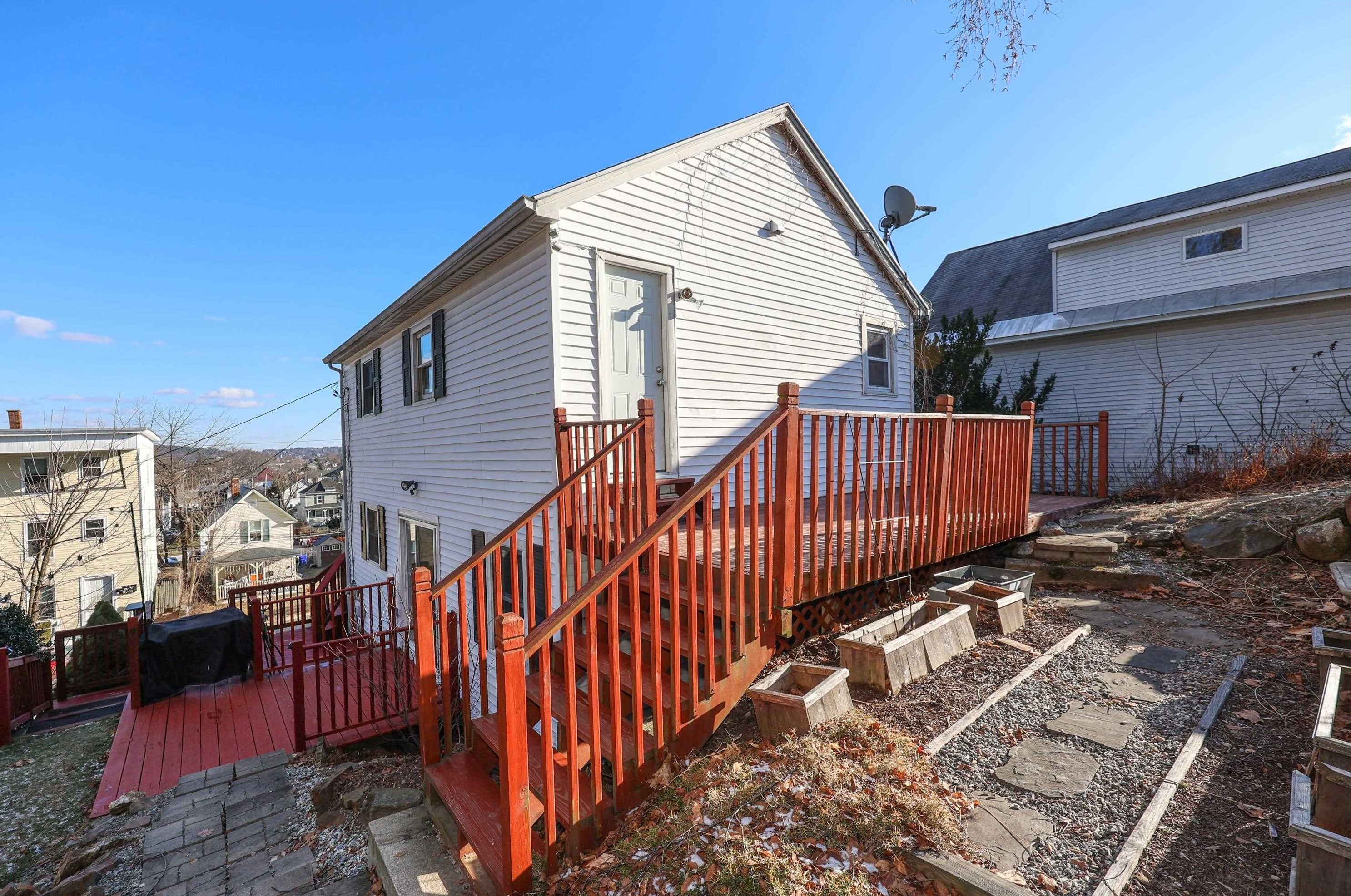 236 Boutwell St, Manchester NH  03102-2935 exterior