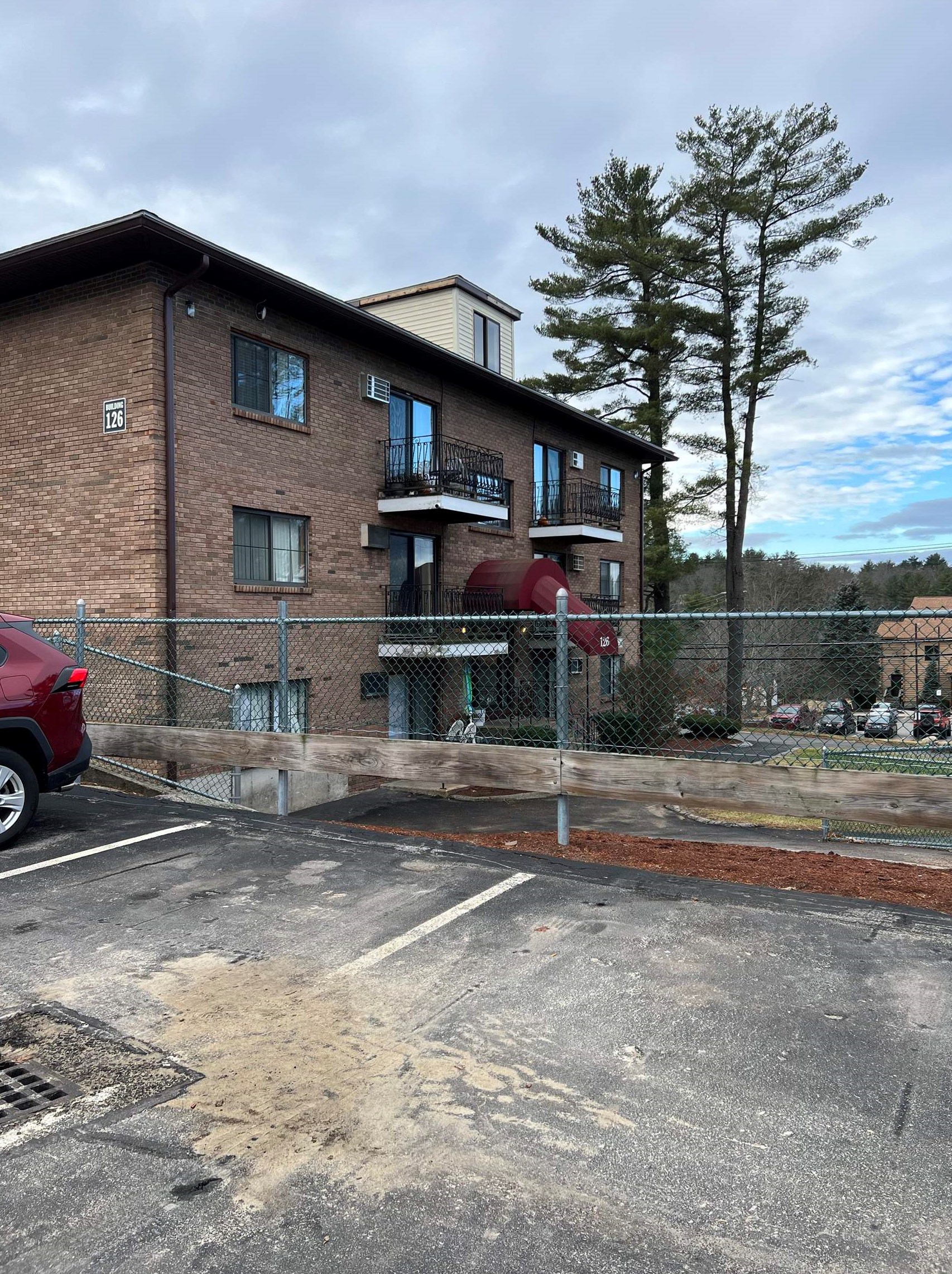 126 Mammoth Rd, Manchester NH  03106-1156 exterior