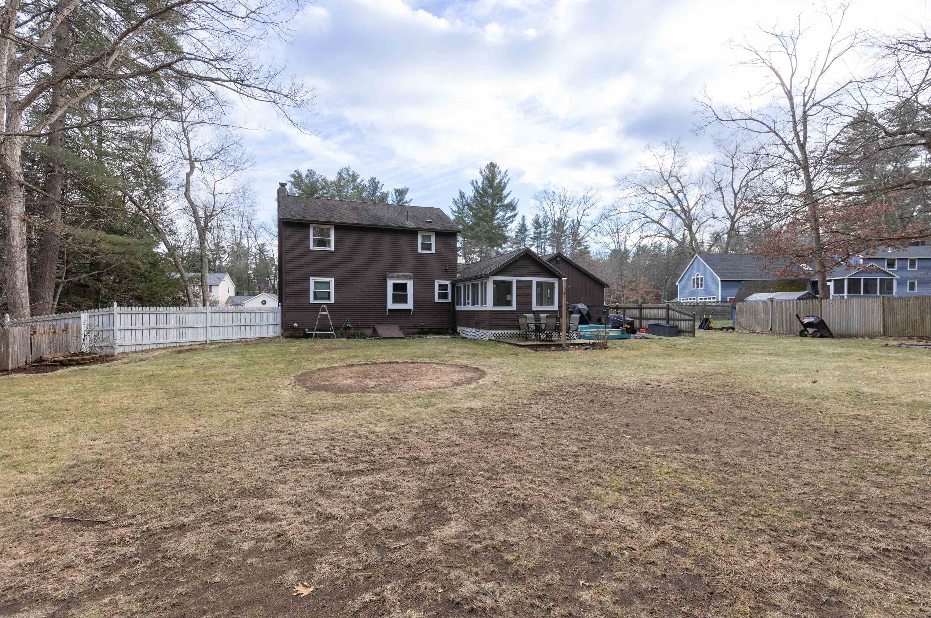 5 Short St, Merrimack NH  03054-6210 exterior