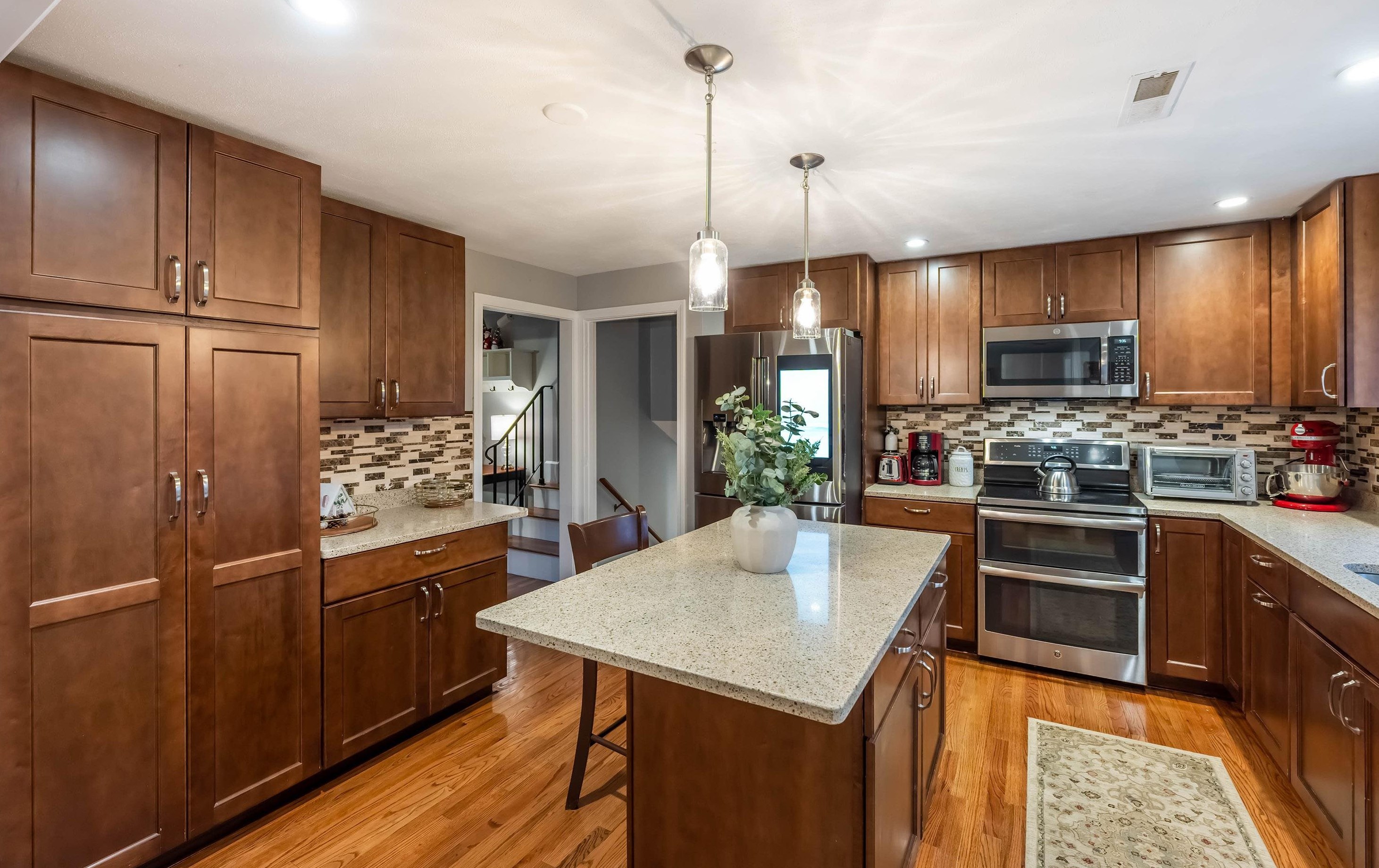 6 Johnson Dr, Plaistow NH  03865-2521 exterior