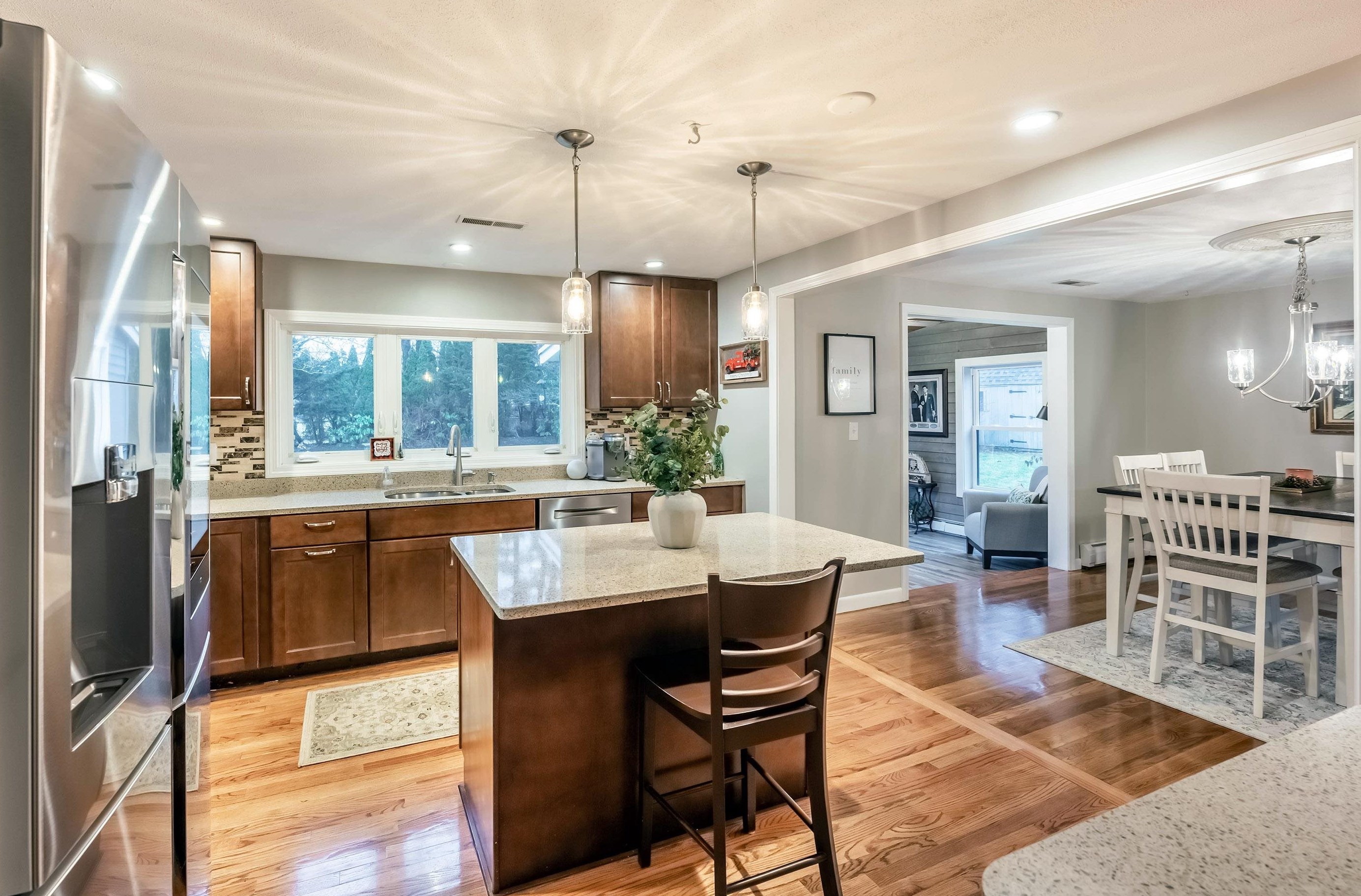 6 Johnson Dr, Plaistow NH  03865-2521 exterior