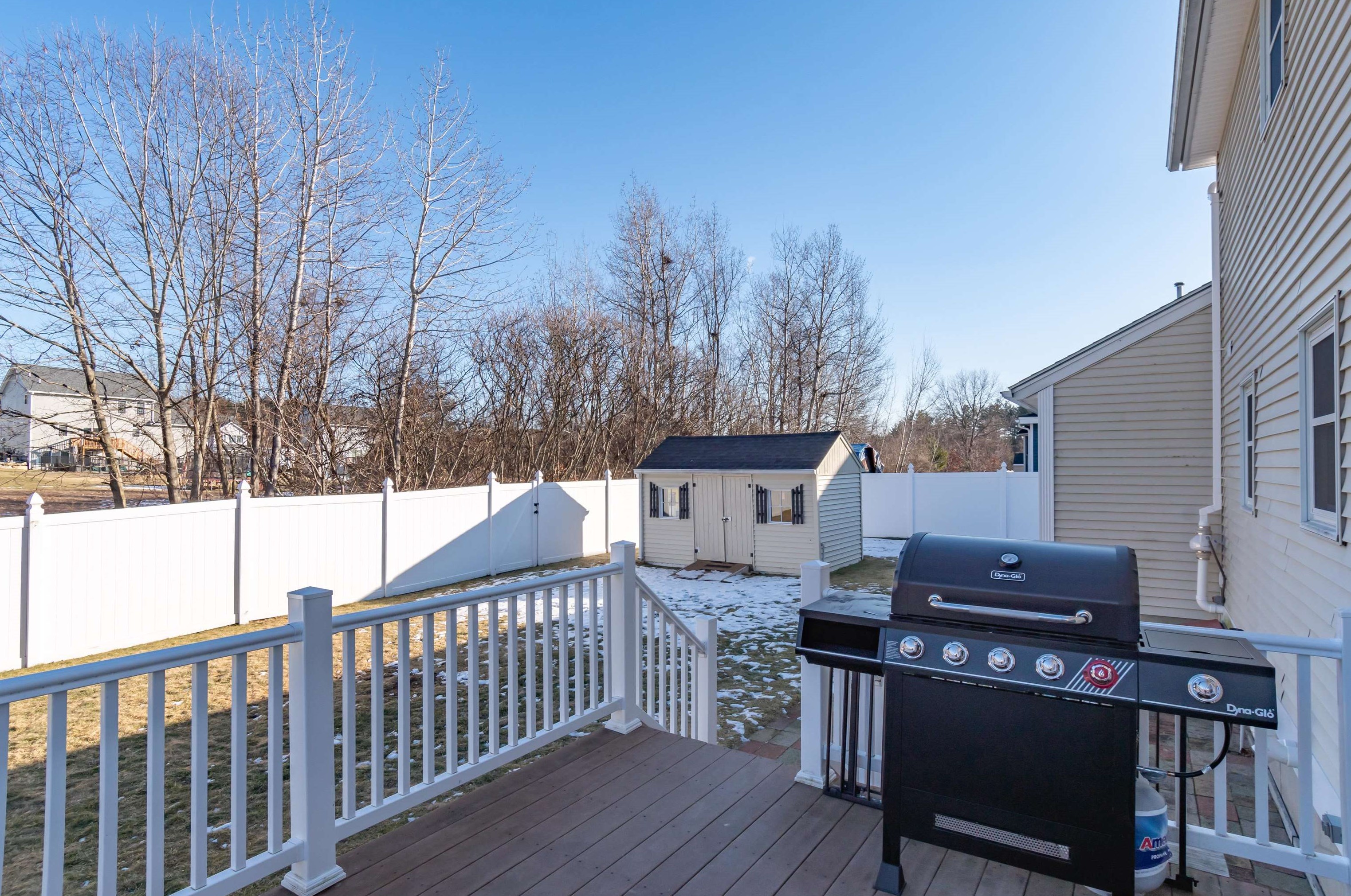 361 Aaron Dr, Manchester NH  03109-5961 exterior