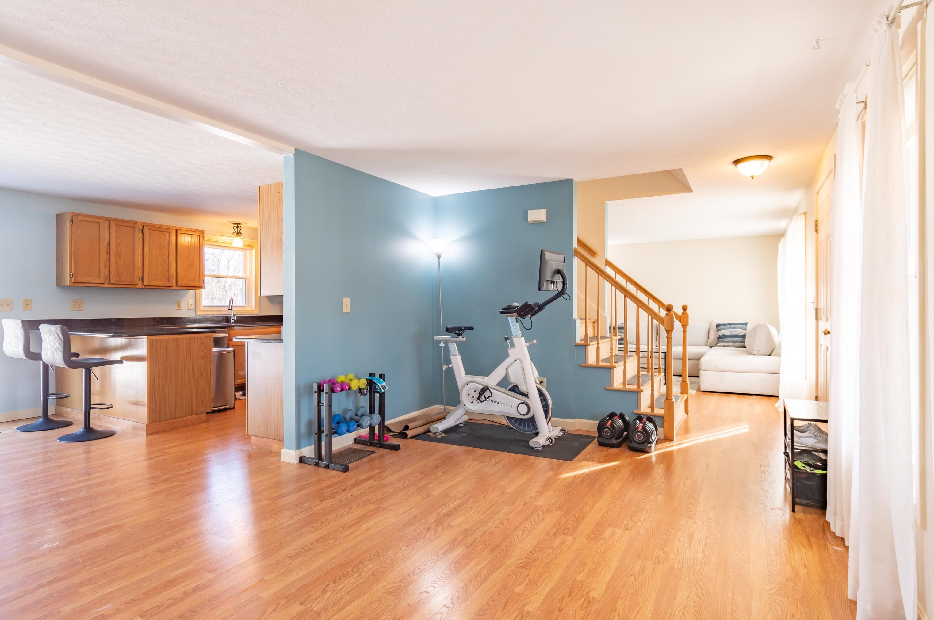 361 Aaron Dr, Manchester NH  03109-5961 exterior