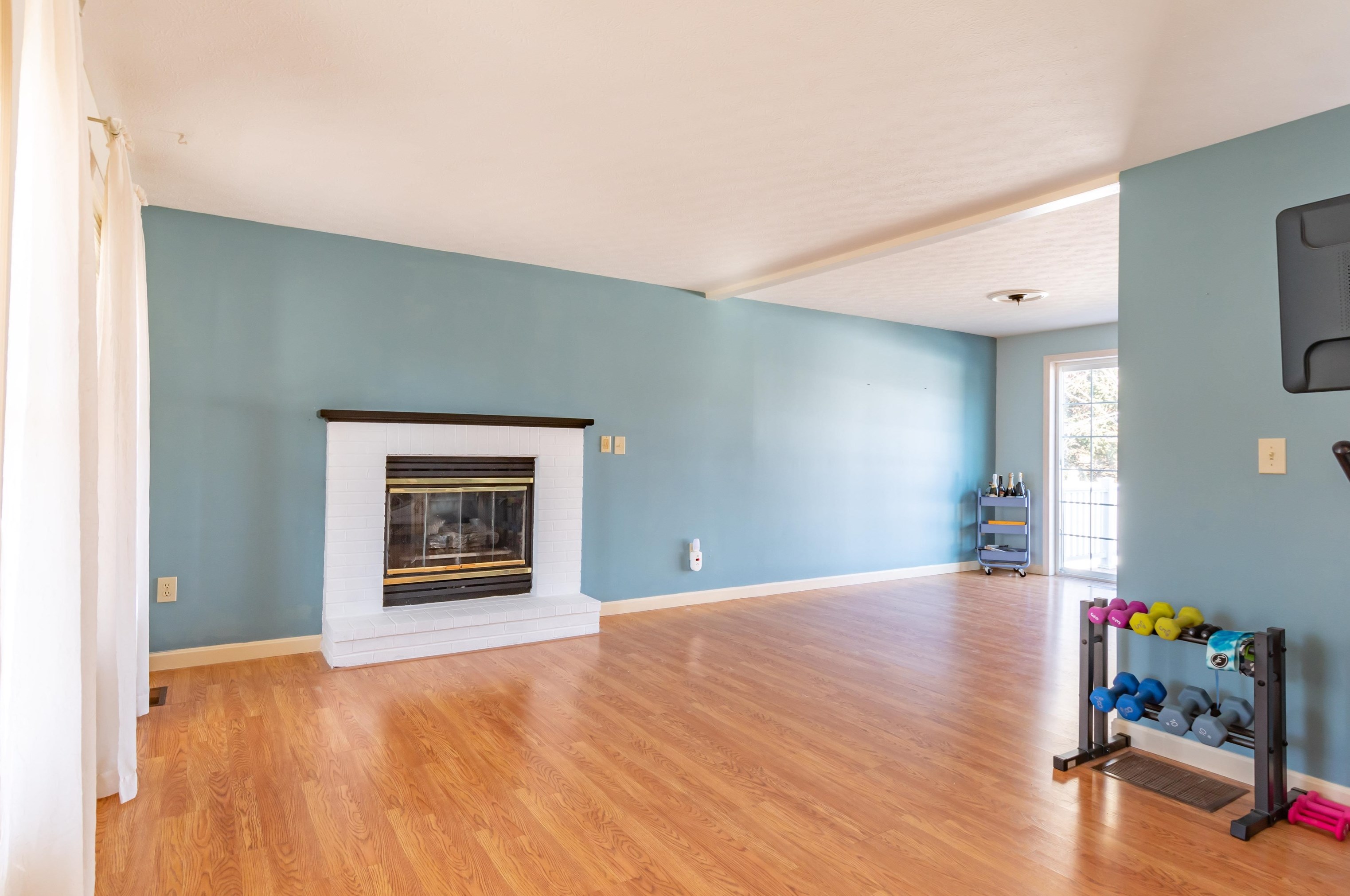 361 Aaron Dr, Manchester NH  03109-5961 exterior