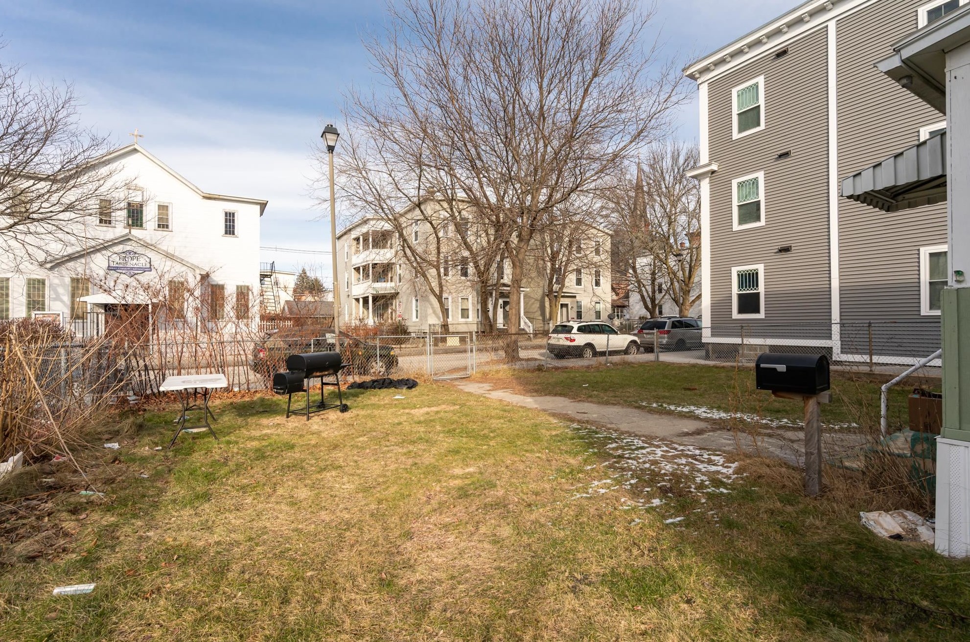 235 Cedar St, Manchester NH  03103-5313 exterior