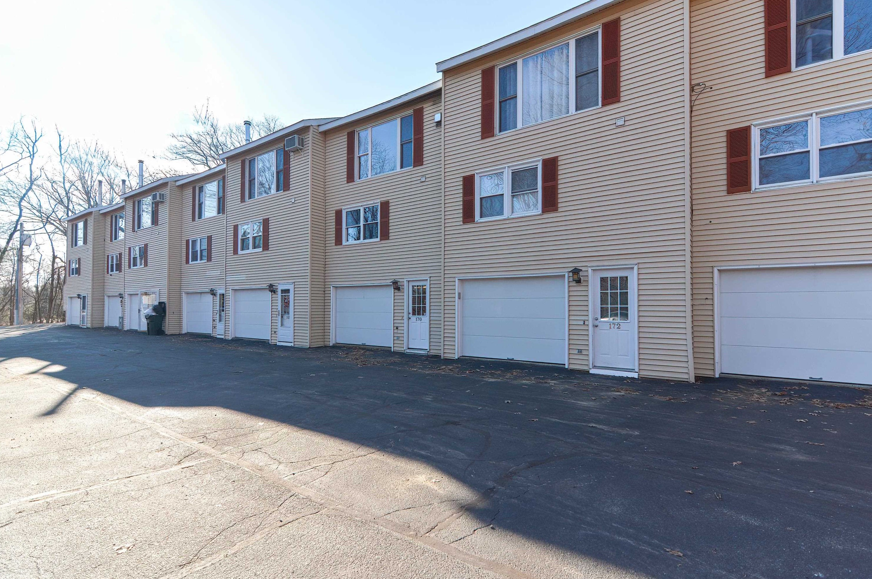 170 Morse Rd, Manchester NH  03104-5714 exterior