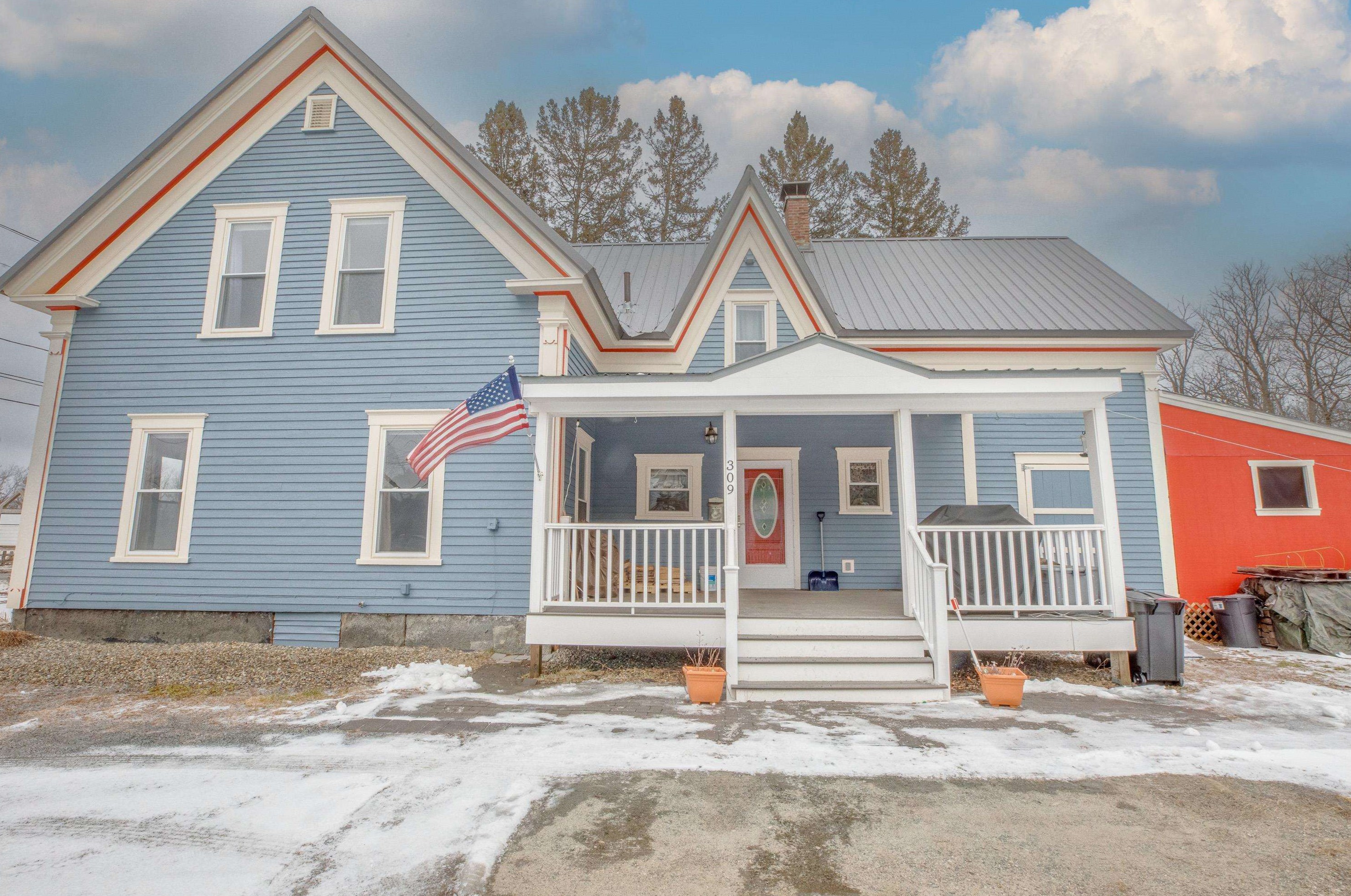 309 Main St, Lancaster NH 03584-3040 exterior