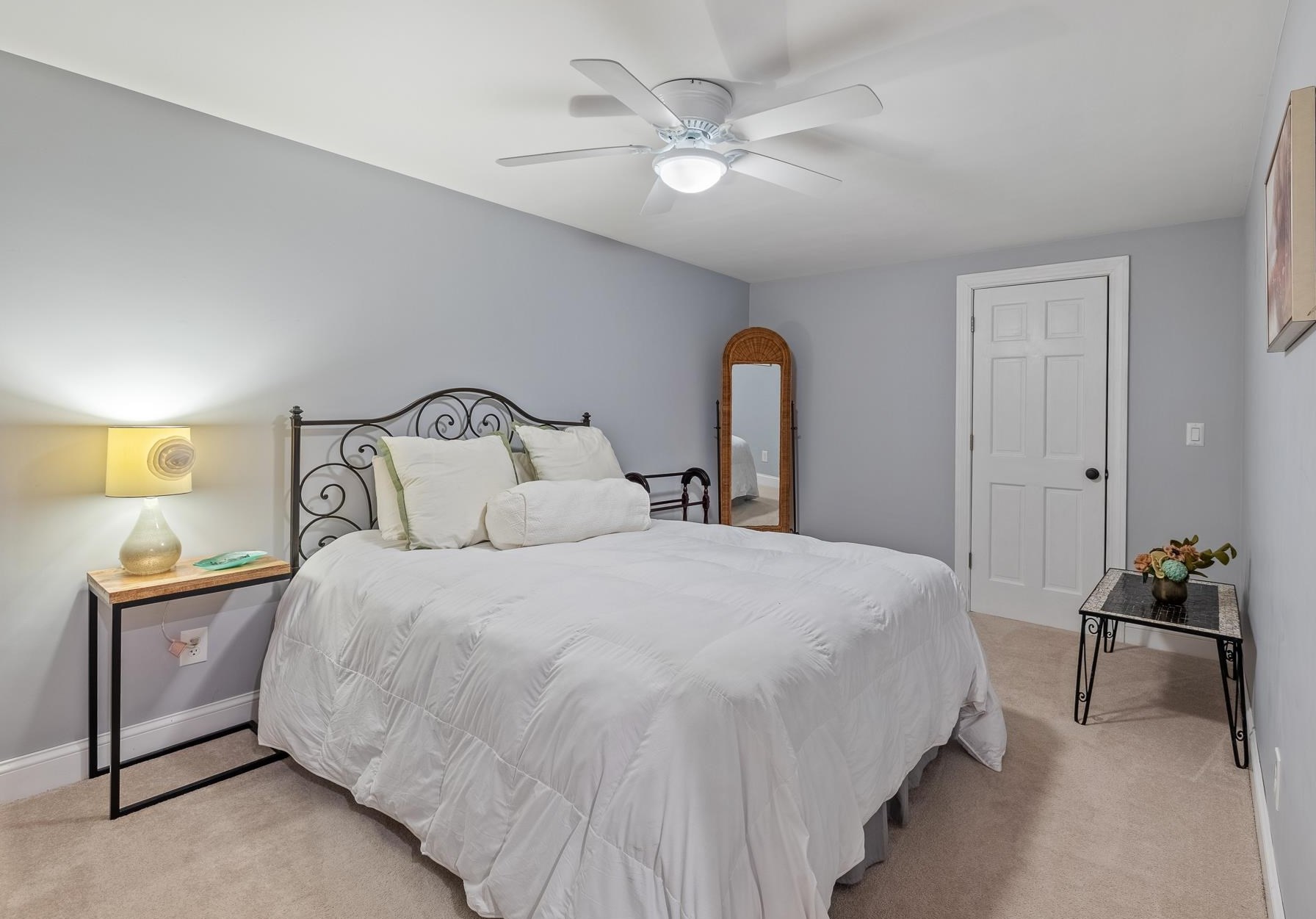 1 Tavern Ln, Lyme NH  03768-3325 exterior