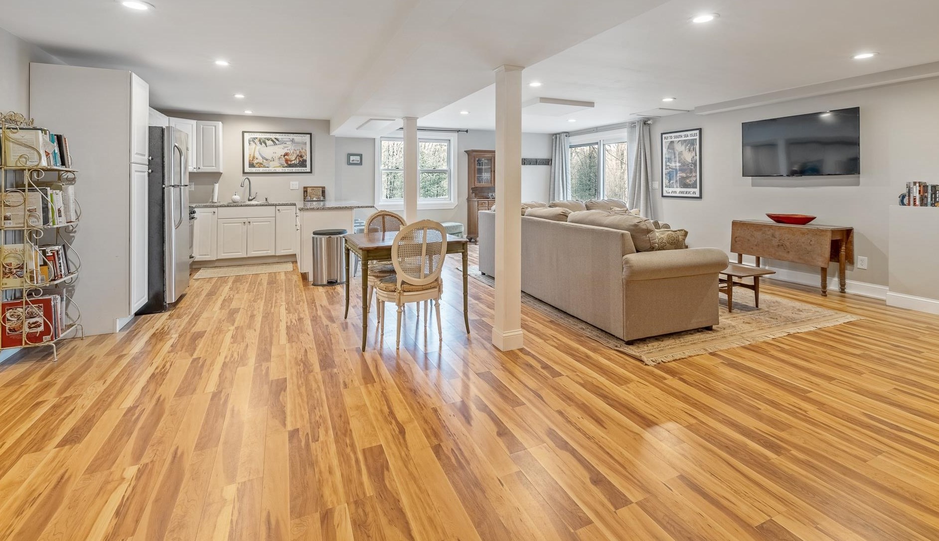 1 Tavern Ln, Lyme NH  03768-3325 exterior