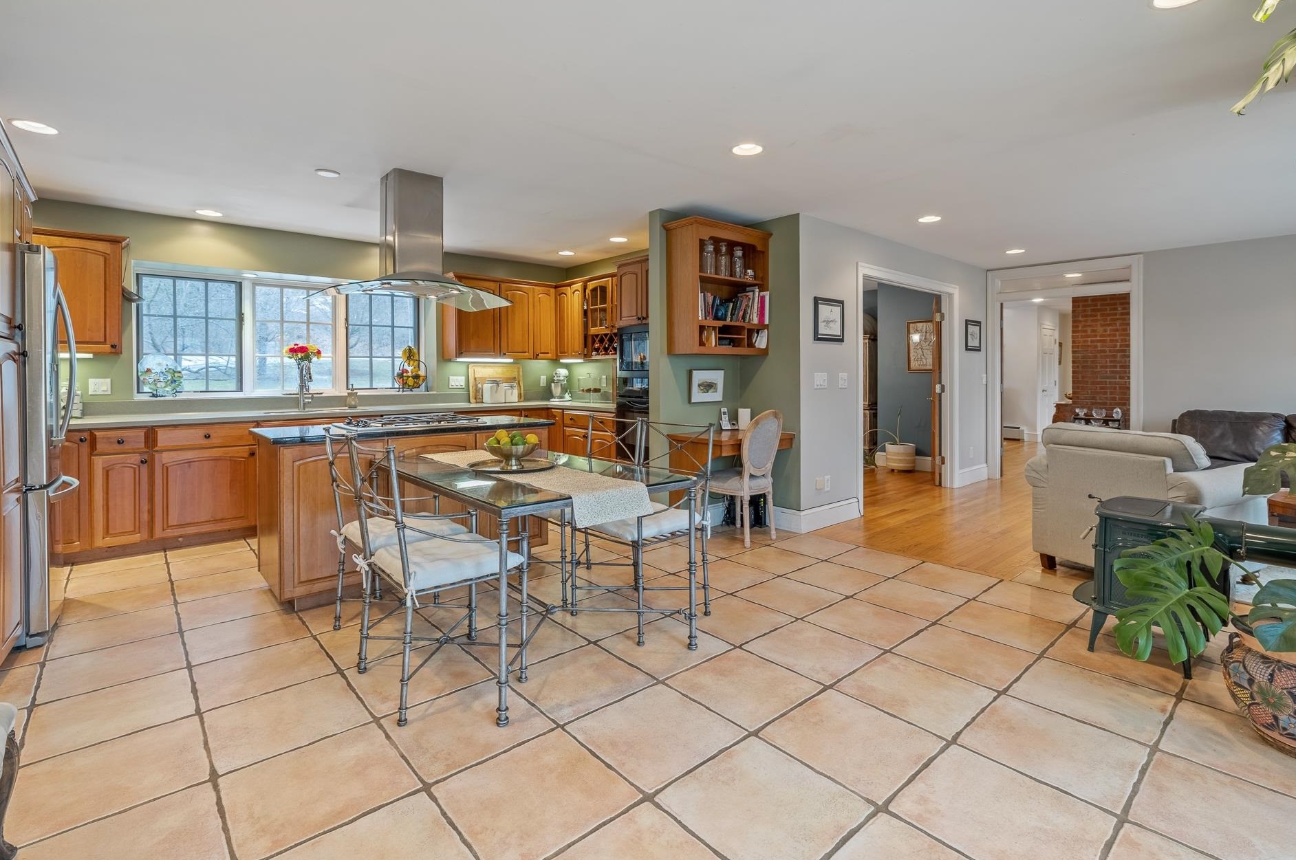 1 Tavern Ln, Lyme NH  03768-3325 exterior