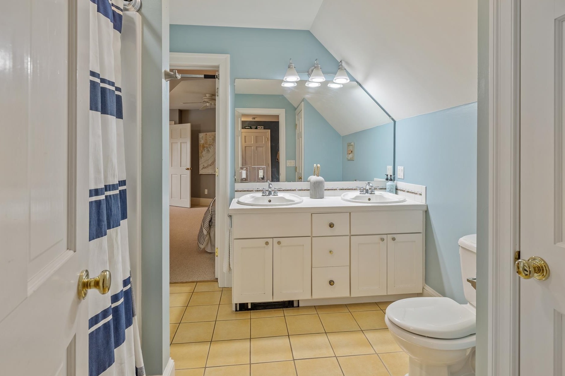 1 Tavern Ln, Lyme NH  03768-3325 exterior