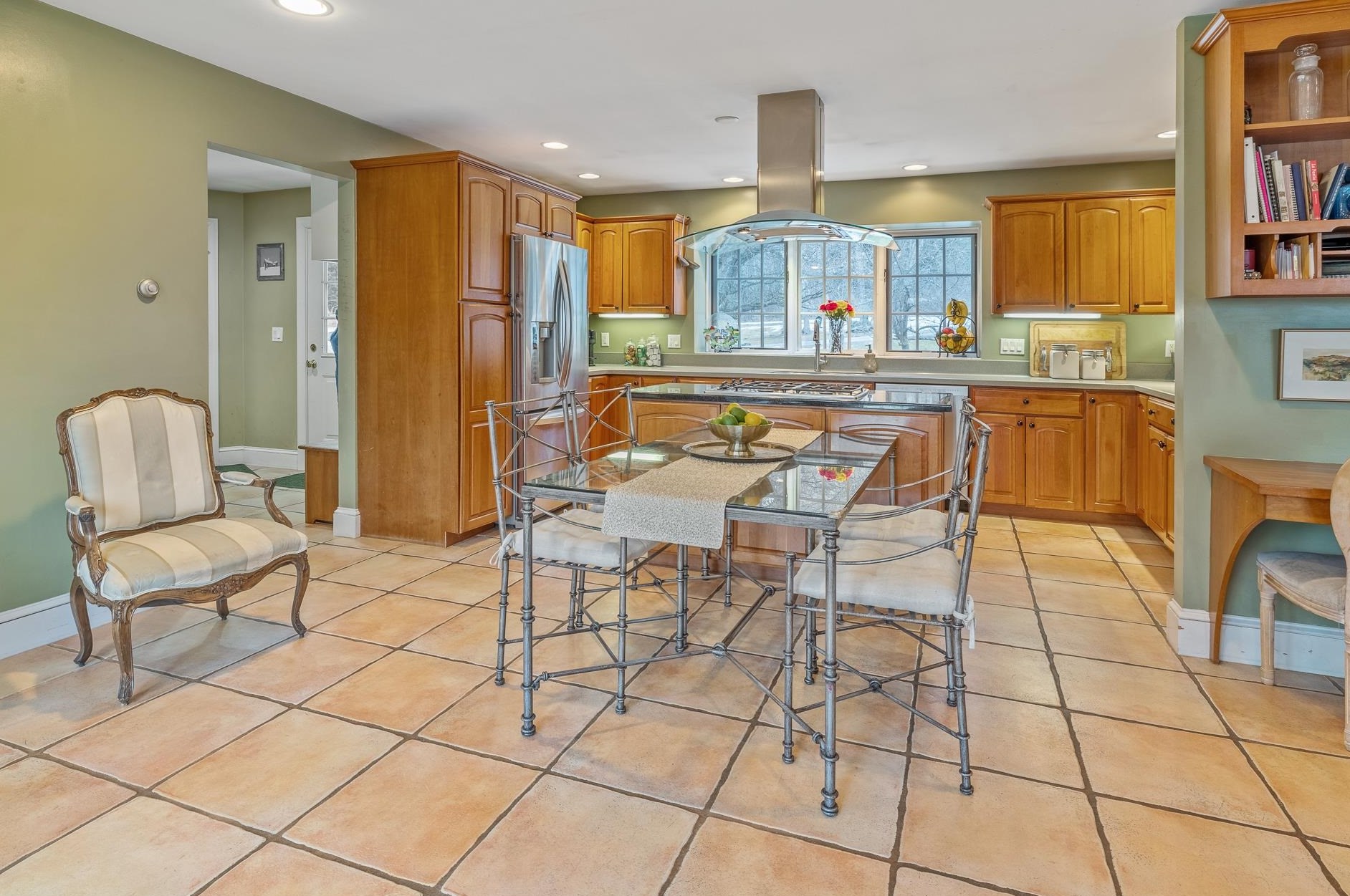 1 Tavern Ln, Lyme NH  03768-3325 exterior