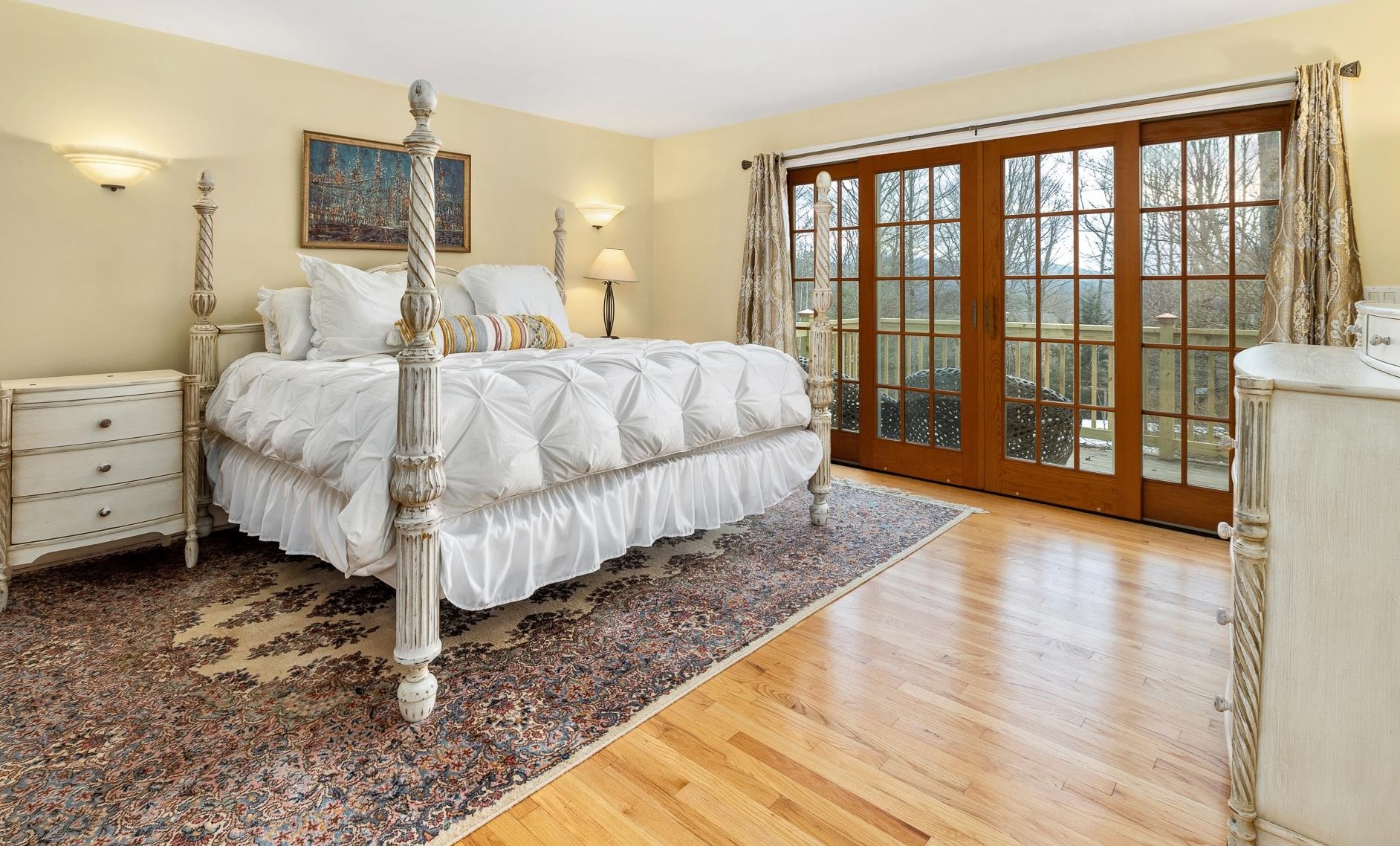 1 Tavern Ln, Lyme NH  03768-3325 exterior